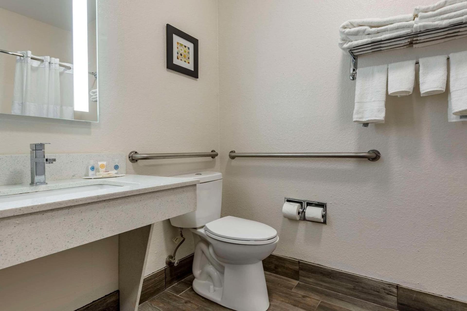 Comfort Inn & Suites Liverpool - Syracuse gallery photo in Liverpool, NY — image 11