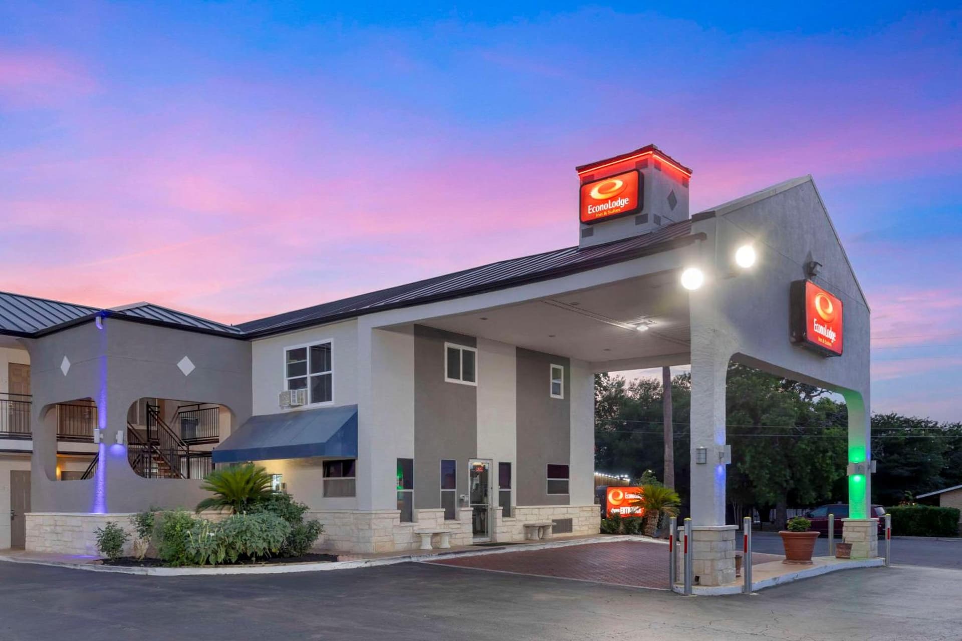Econo Lodge Inn & Suites Near Lackland AFB featured exterior or lobby in San Antonio, TX — similar hotel