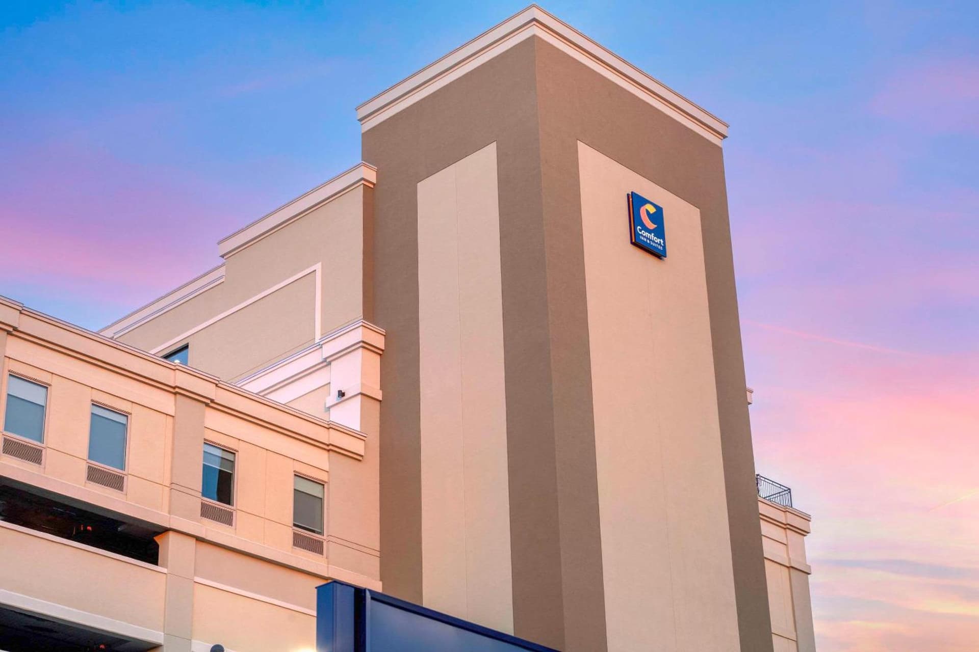 Comfort Inn & Suites Newark Liberty International Airport — hotel in Newark, New Jersey