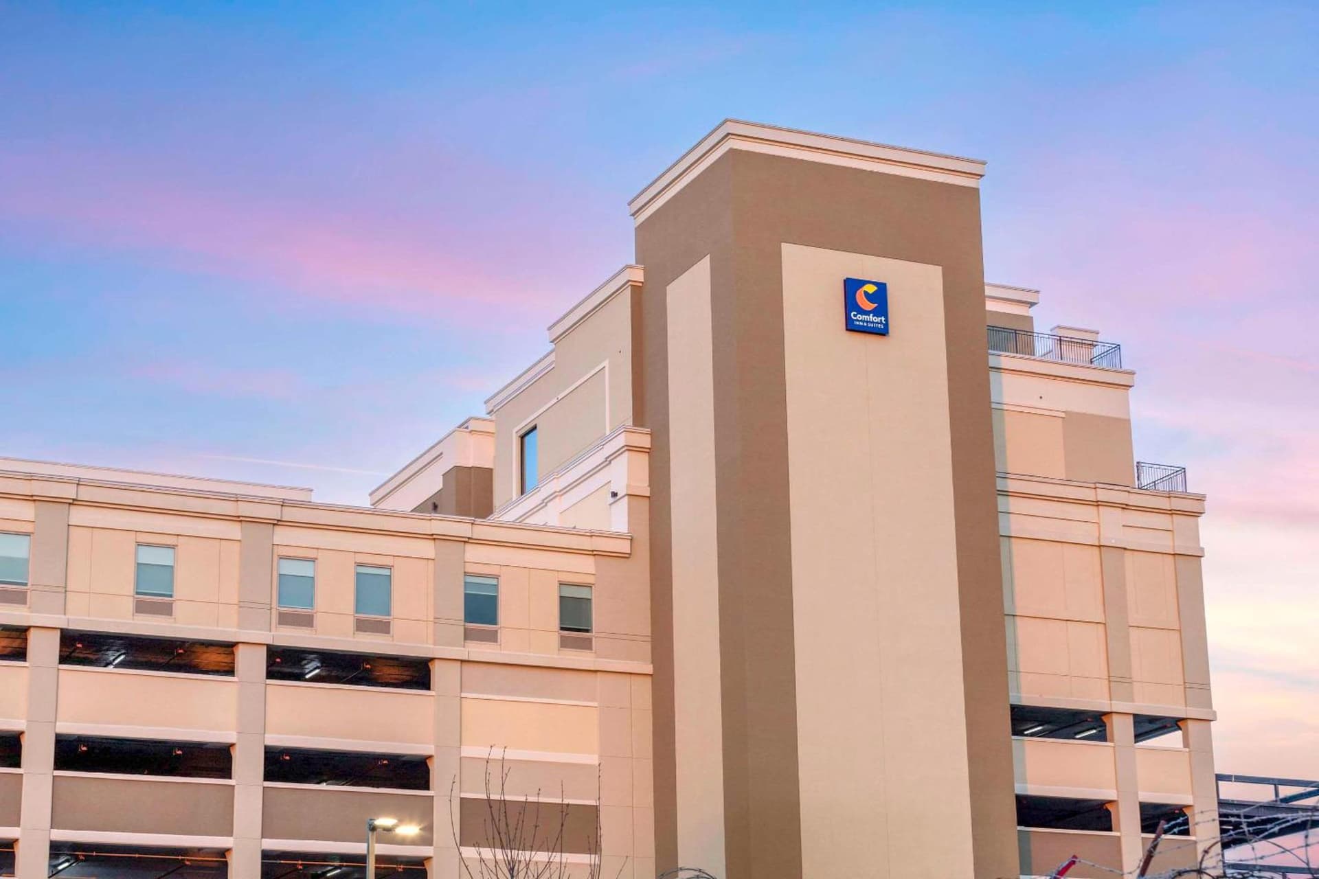 Comfort Inn & Suites Newark Liberty International Airport interior in Newark, NJ — gallery photo 2