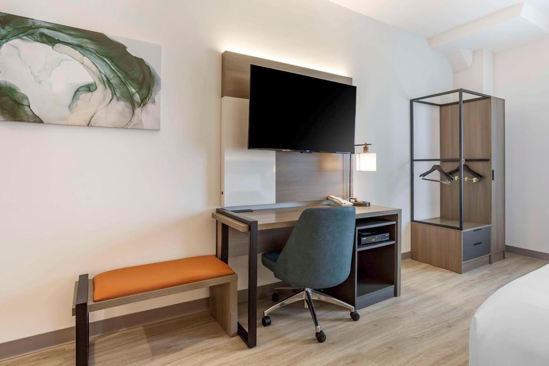 Comfort Inn & Suites Newark Liberty International Airport property views in Newark, NJ — gallery photo 3