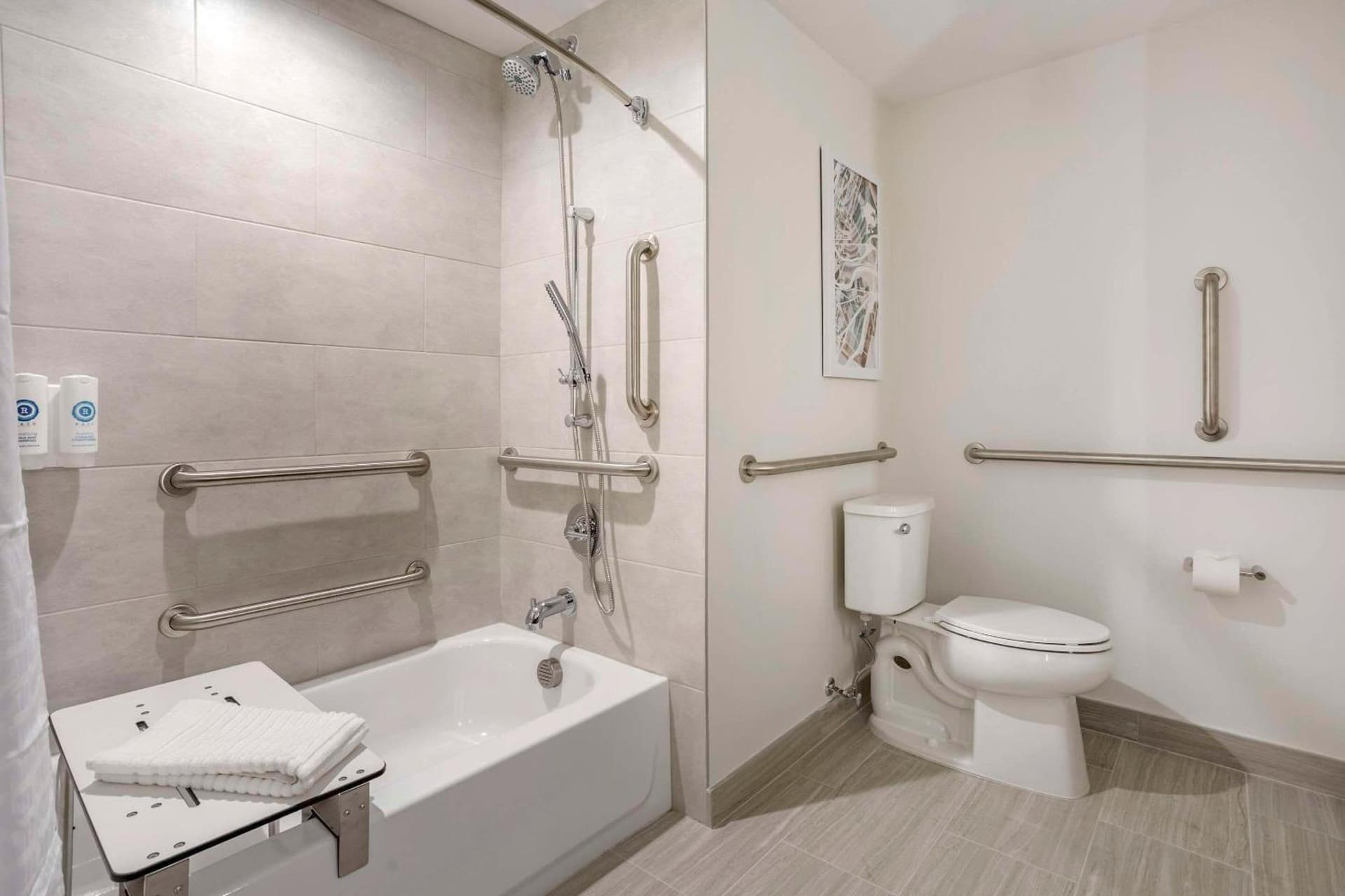 Comfort Inn & Suites Newark Liberty International Airport gallery photo in Newark, NJ — image 141