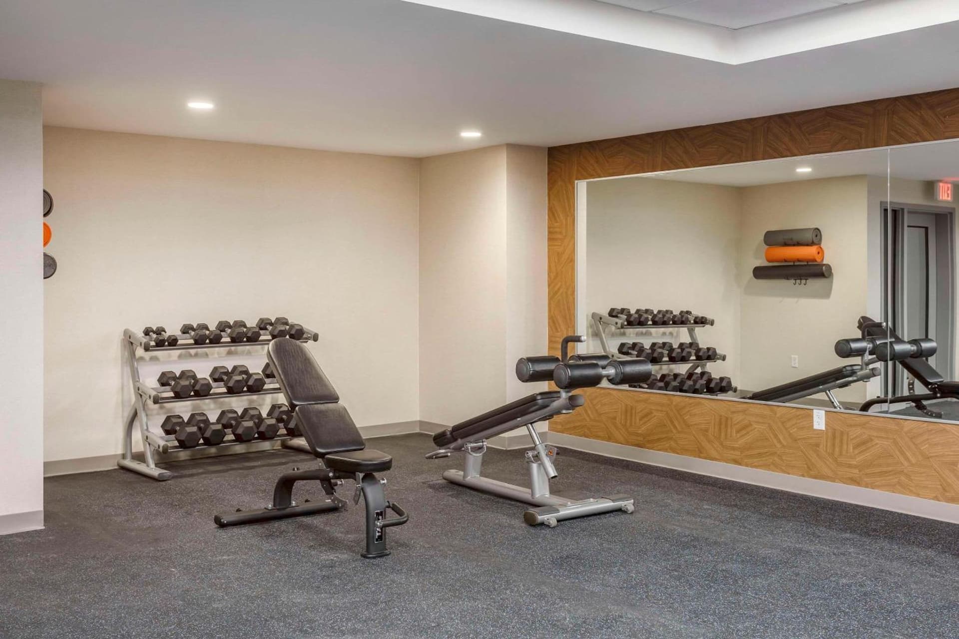 Comfort Inn & Suites Newark Liberty International Airport gallery photo in Newark, NJ — image 39