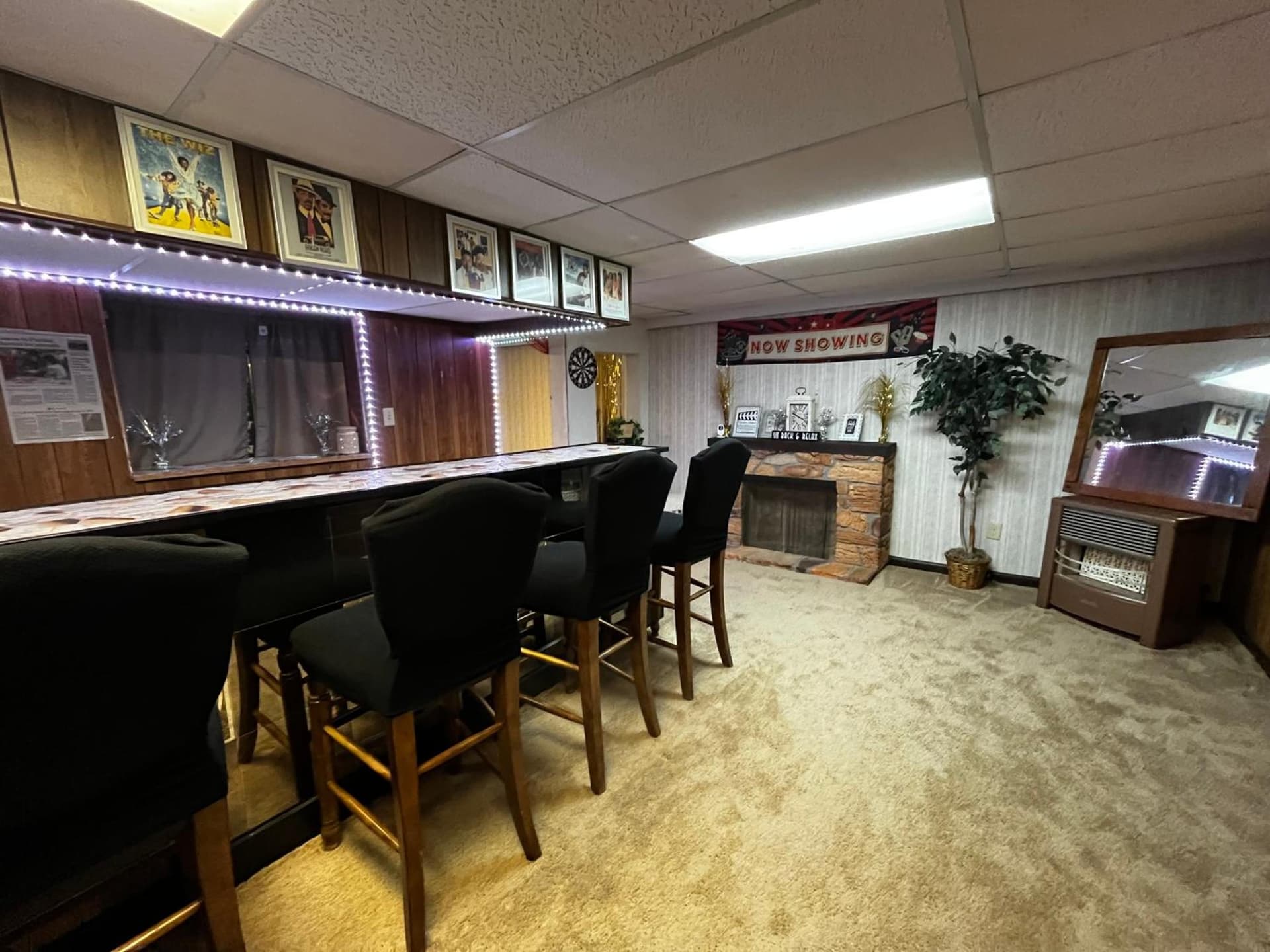 Vintage Experience featured exterior or lobby in Winston — similar hotel
