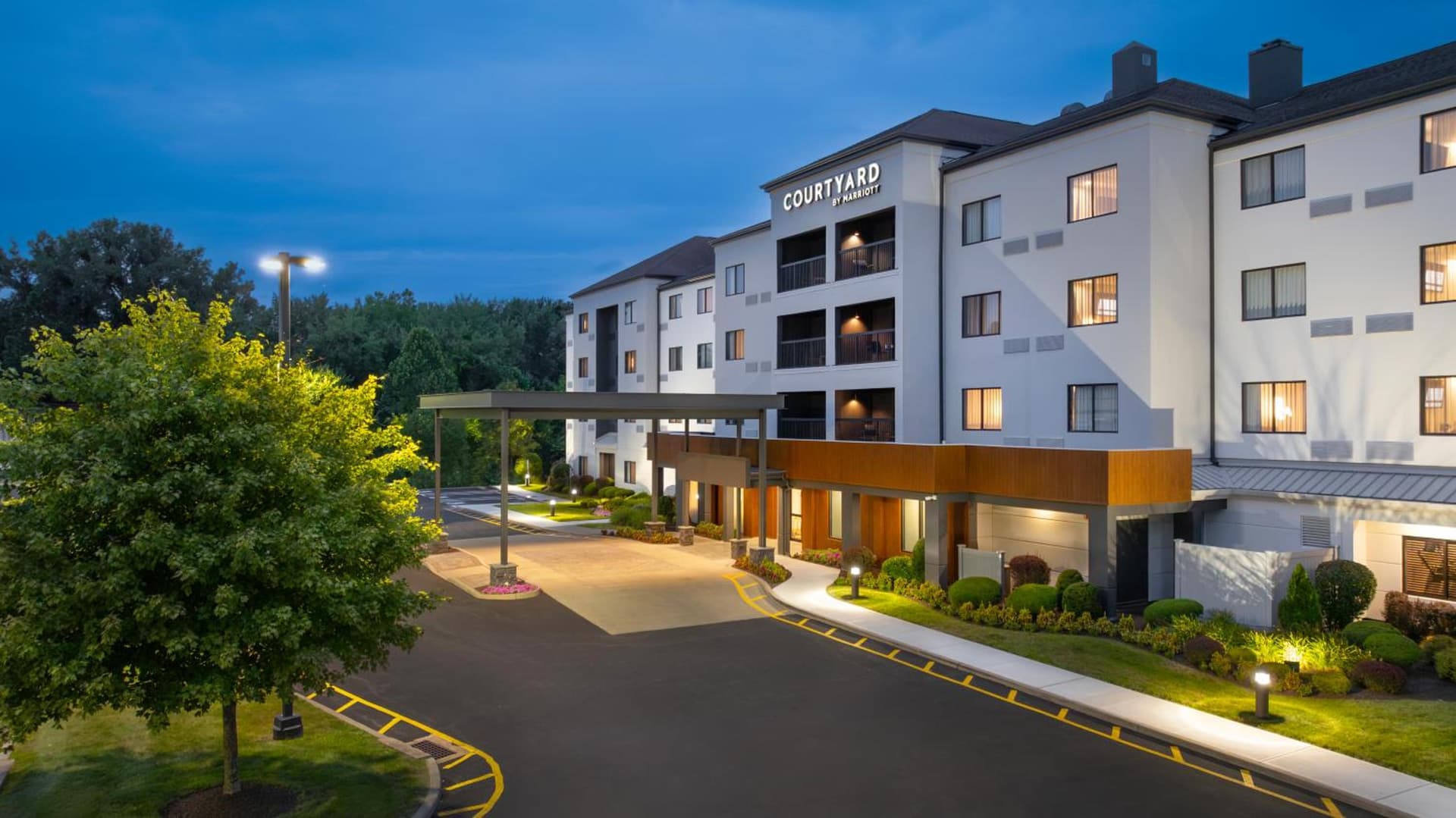 Courtyard by Marriott Danbury interior in Danbury, CT — gallery photo 2