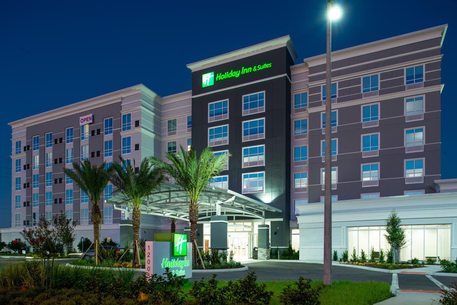 Holiday Inn & Suites Orlando - I-Drive - Theme Parks by IHG property views in Orlando, FL — gallery photo 3