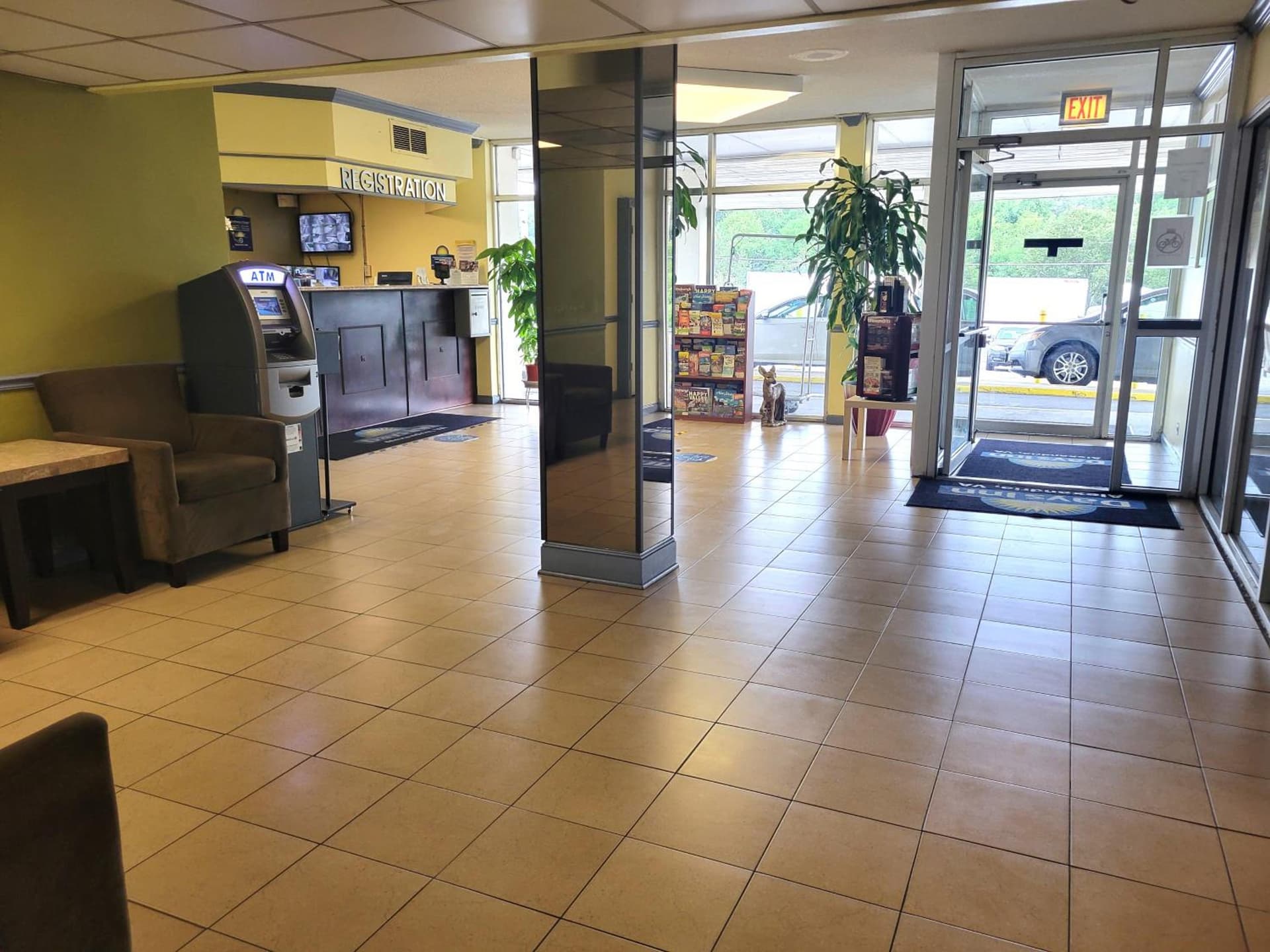 Days Inn by Wyndham Alexandria South interior in Alexandria, VA — gallery photo 2