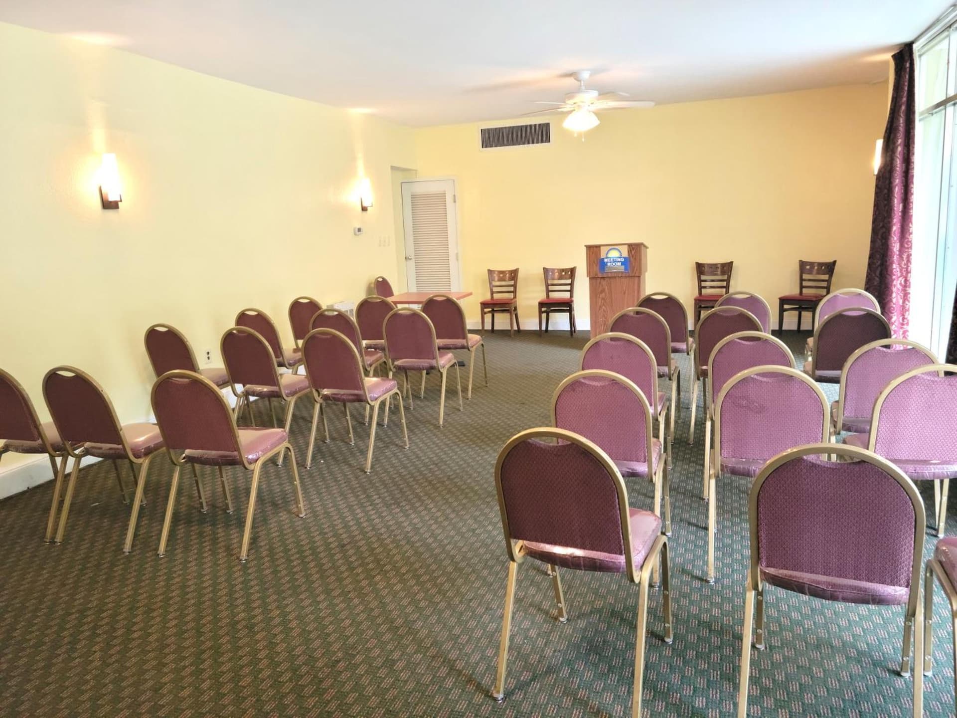 Days Inn by Wyndham Alexandria South gallery photo in Alexandria, VA — image 17