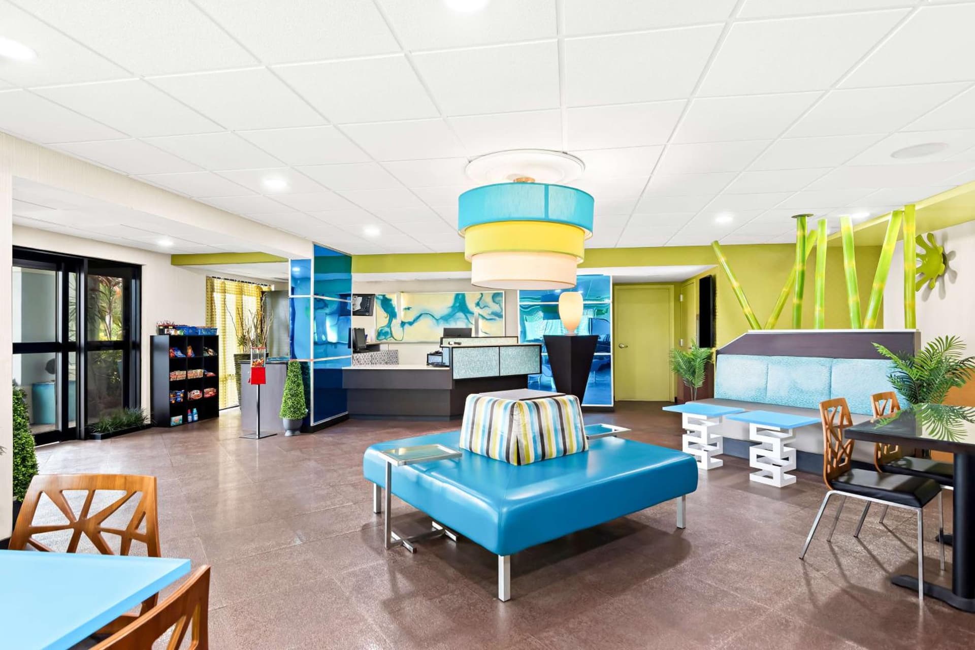 Best Western Lake Okeechobee interior in Okeechobee, FL — gallery photo 2