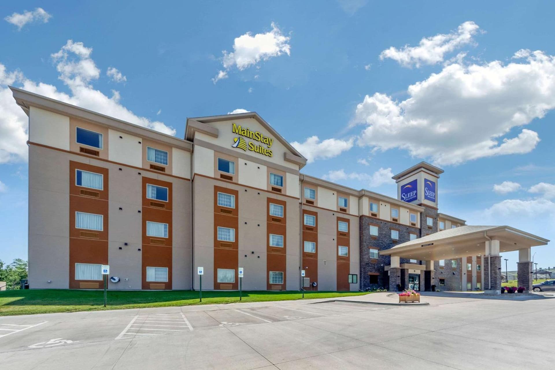 MainStay Suites Lincoln University Area property views in Lincoln, NE — gallery photo 3