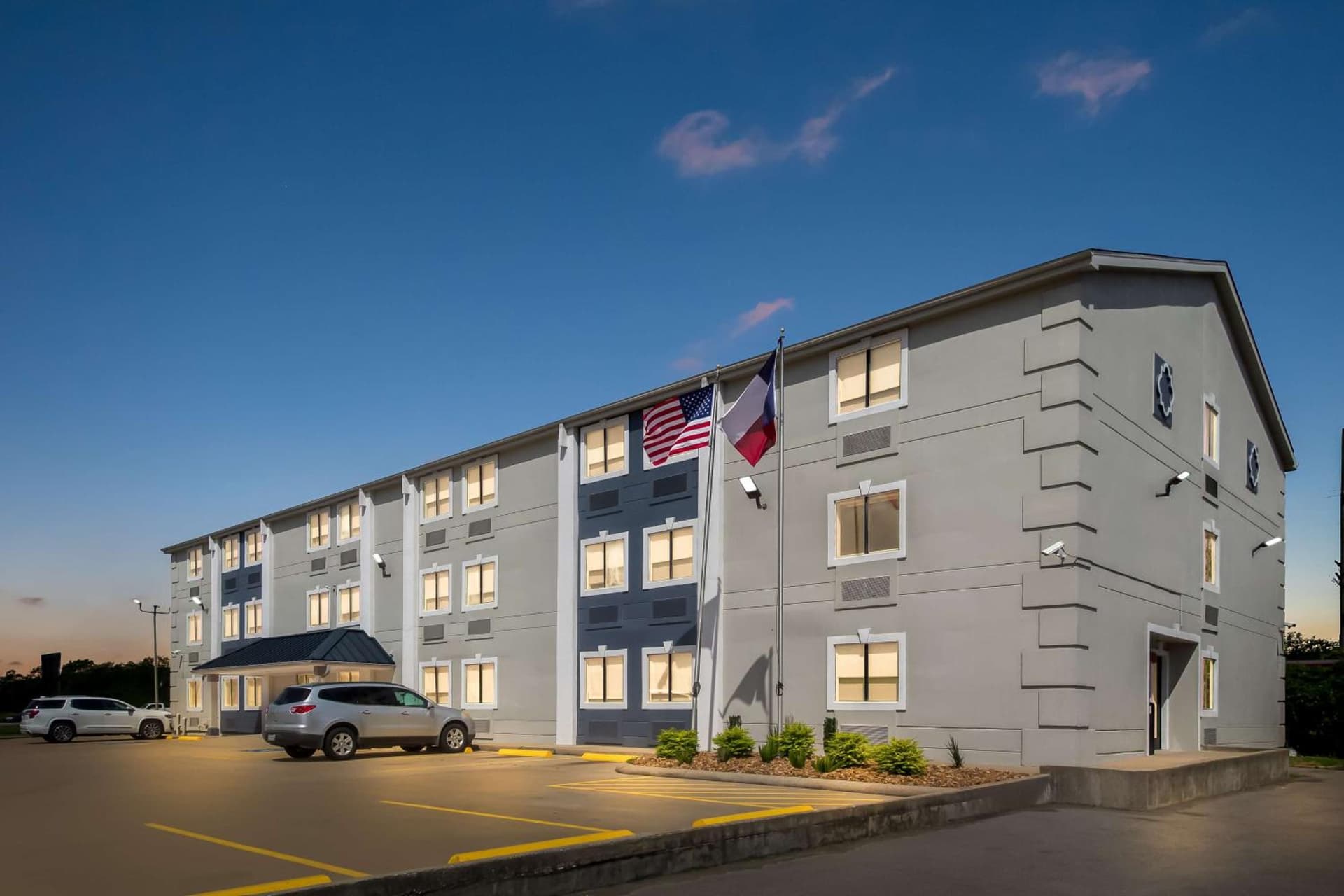 SureStay Hotel by Best Western Groves — hotel in Groves, Texas