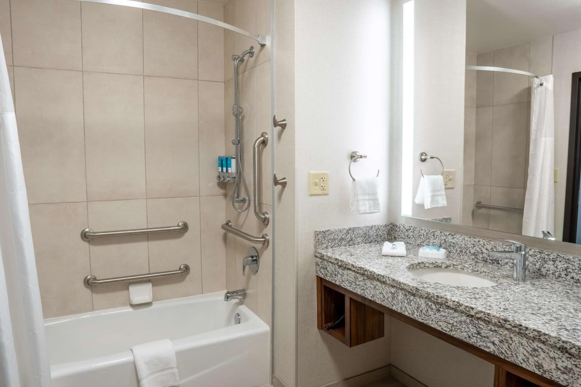 Drury Plaza Hotel Dallas Arlington gallery photo in Arlington, TX — image 35