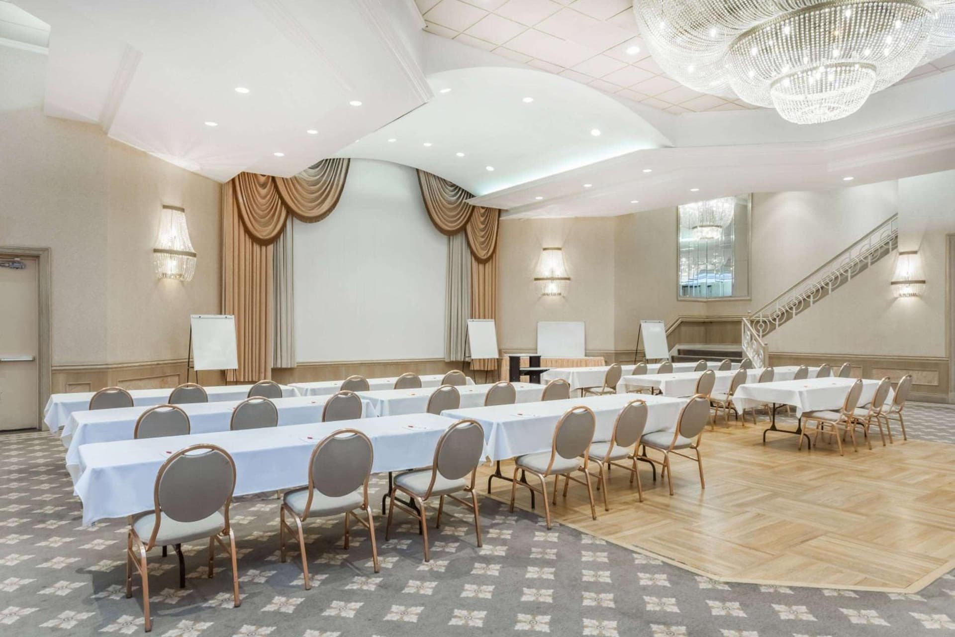 Ramada by Wyndham Hammond Hotel & Conference Center gallery photo in Hammond, IN — image 9