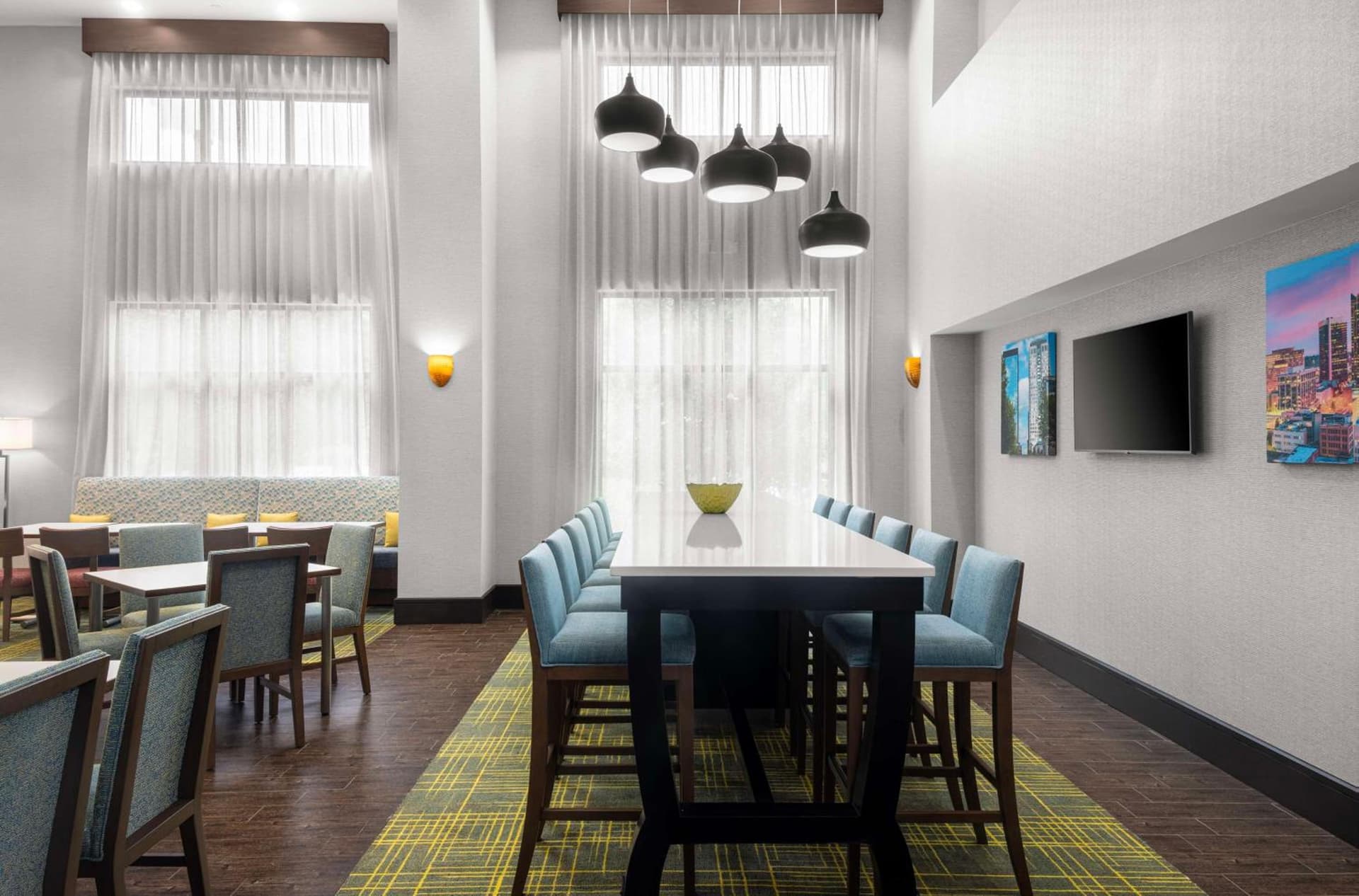 Hampton Inn & Suites Birmingham/280 East-Eagle Point interior in Hoover, AL — gallery photo 2