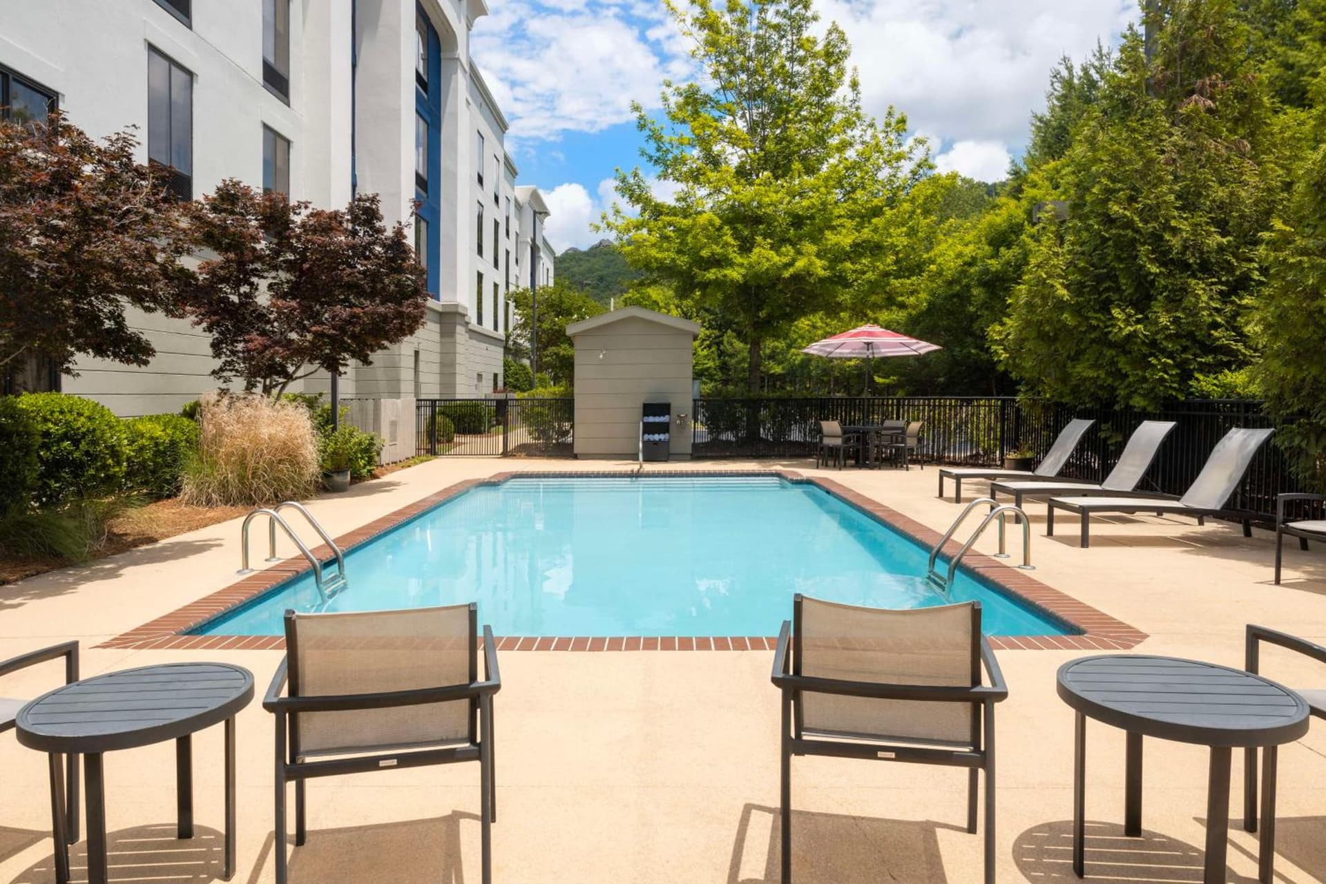 Hampton Inn & Suites Birmingham/280 East-Eagle Point property views in Hoover, AL — gallery photo 3