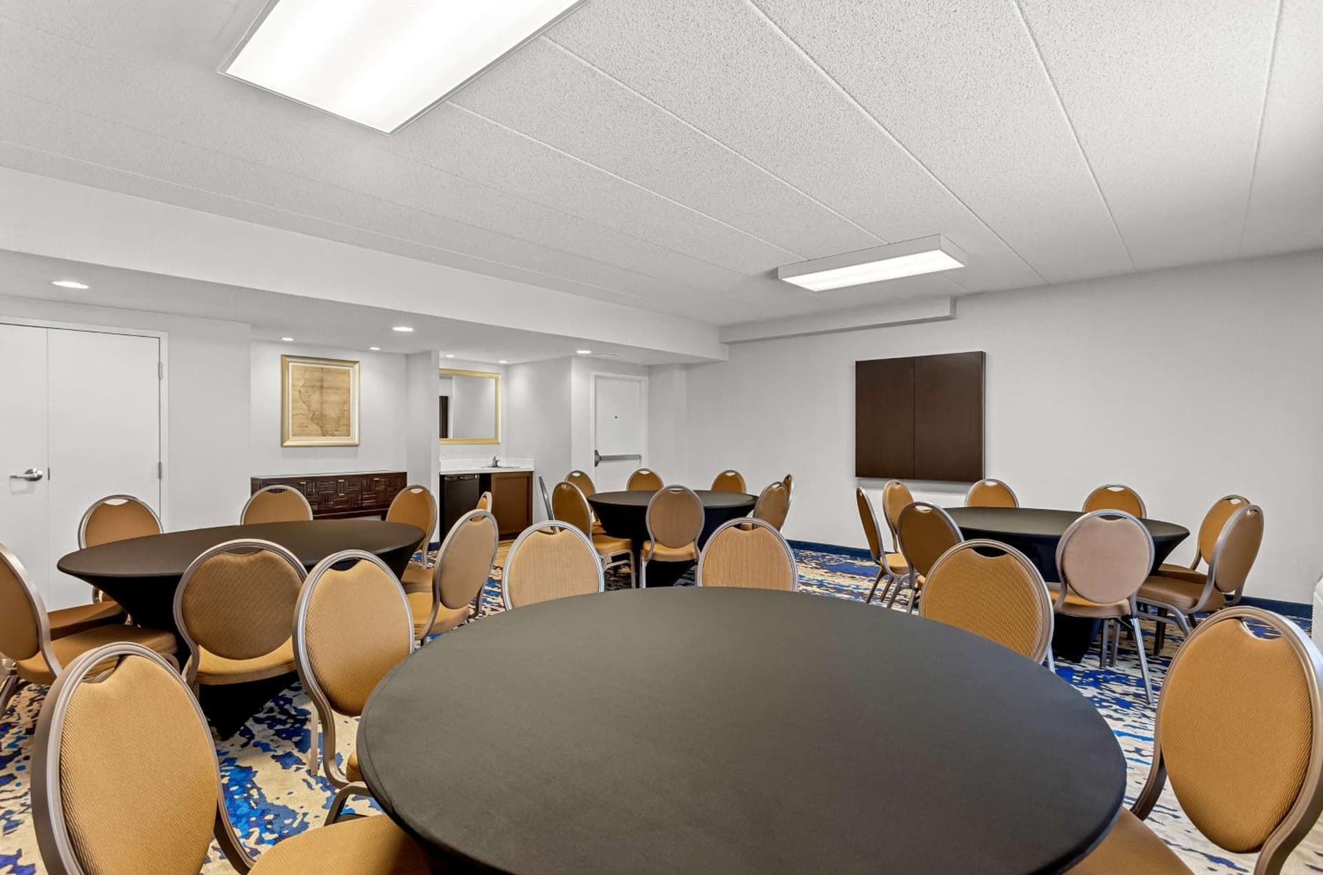 Hampton Inn Chicago-Naperville gallery photo in Naperville, IL — image 25