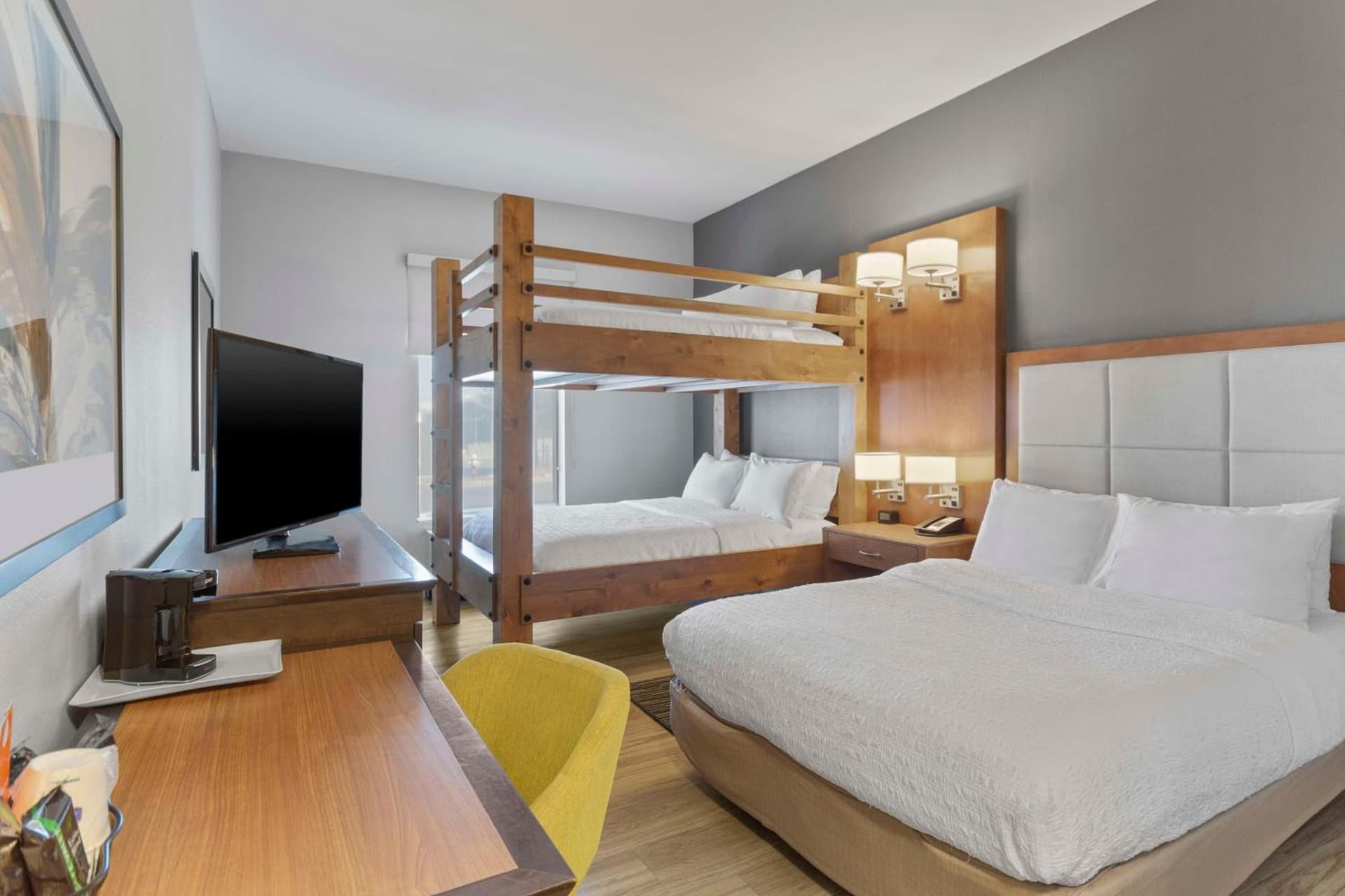 Hampton Inn & Suites by Hilton Columbus Scioto Downs gallery photo in Columbus, OH — image 6