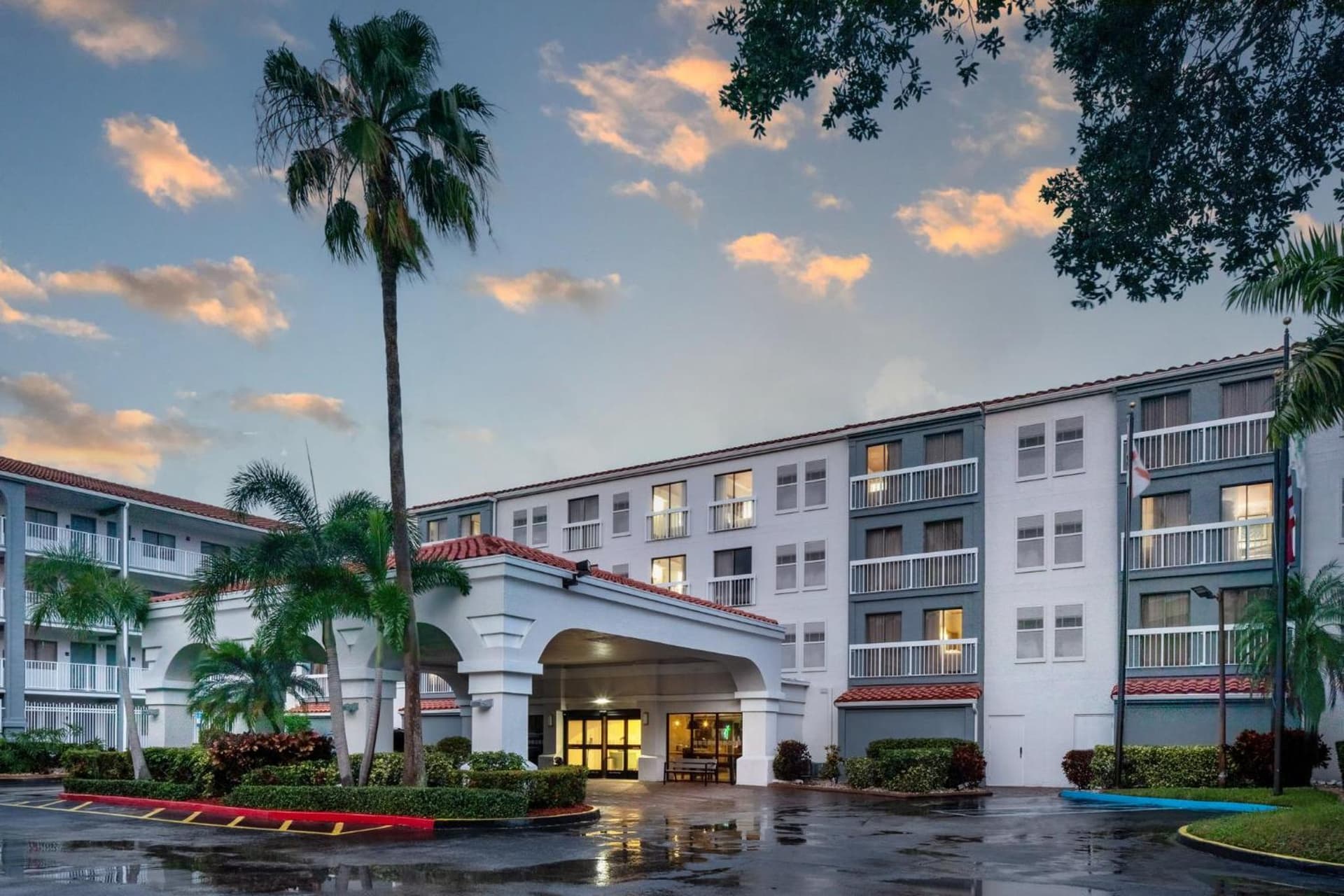 Holiday Inn & Suites Boca Raton - North gallery photo in Boca Raton, FL — image 47