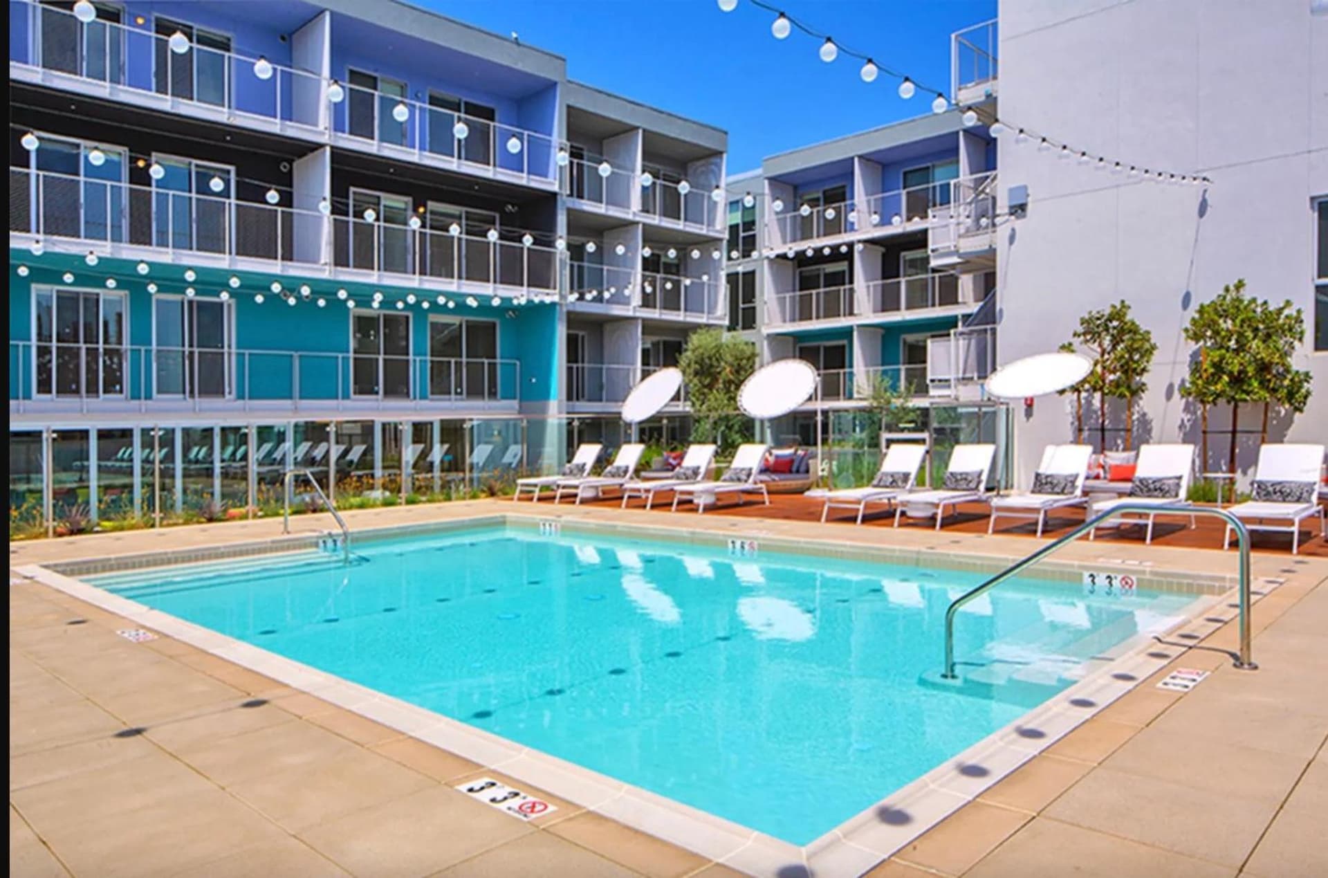Modern 1 bedroom Apartment featured exterior or lobby in Los Angeles, CA — similar hotel