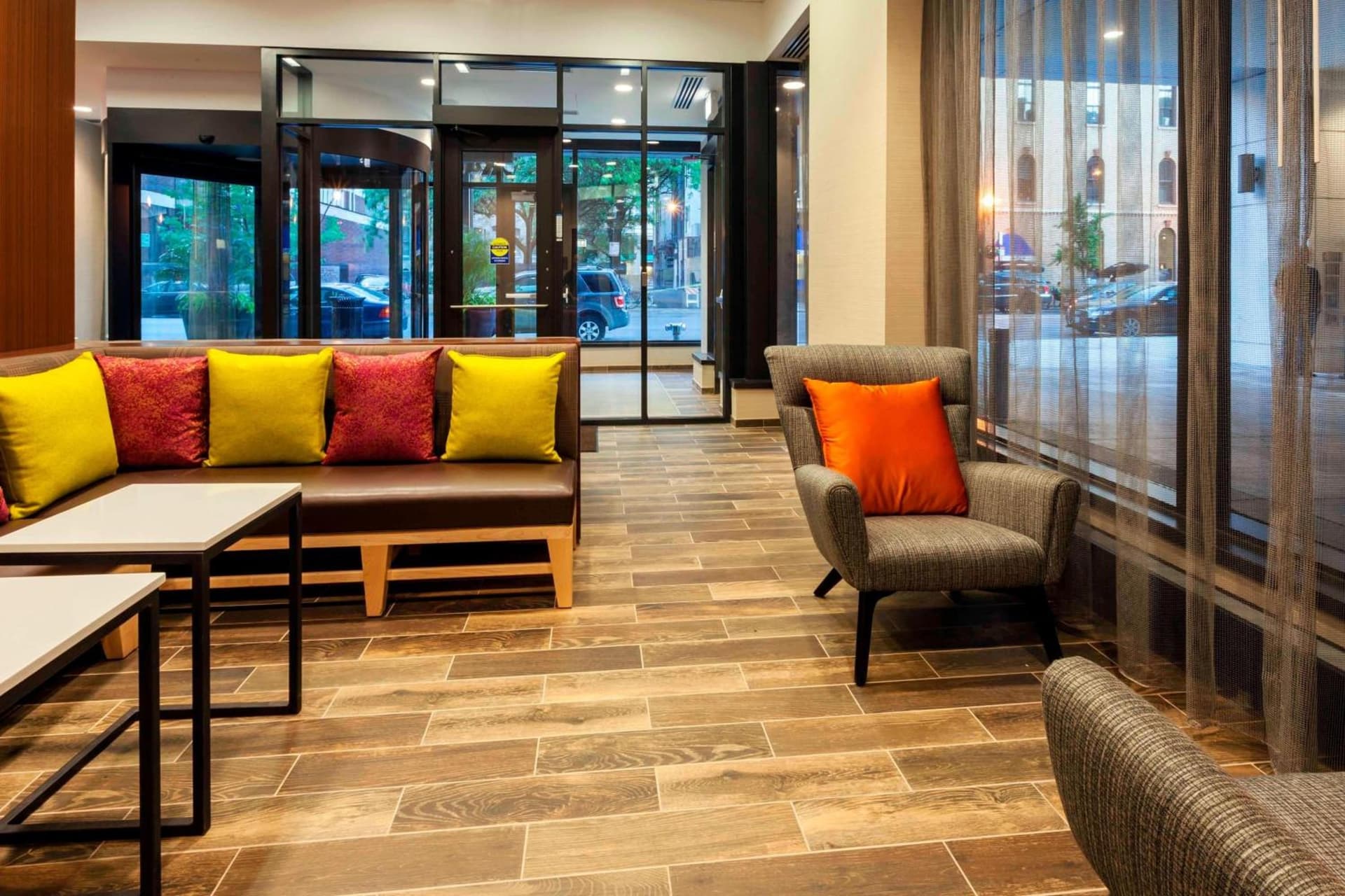 Fairfield Inn and Suites Chicago Downtown-River North interior in Chicago, IL — gallery photo 2