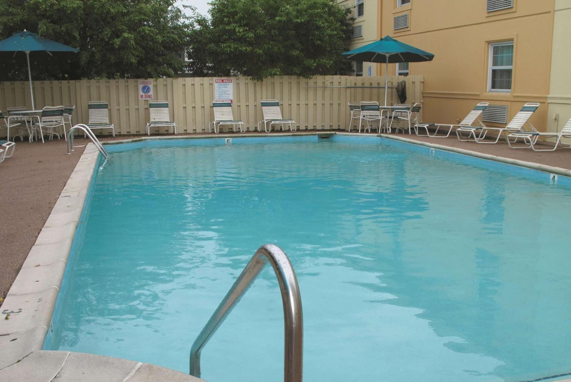 Baymont by Wyndham Indianapolis Airport Lynhurst interior in Indianapolis, IN — gallery photo 2