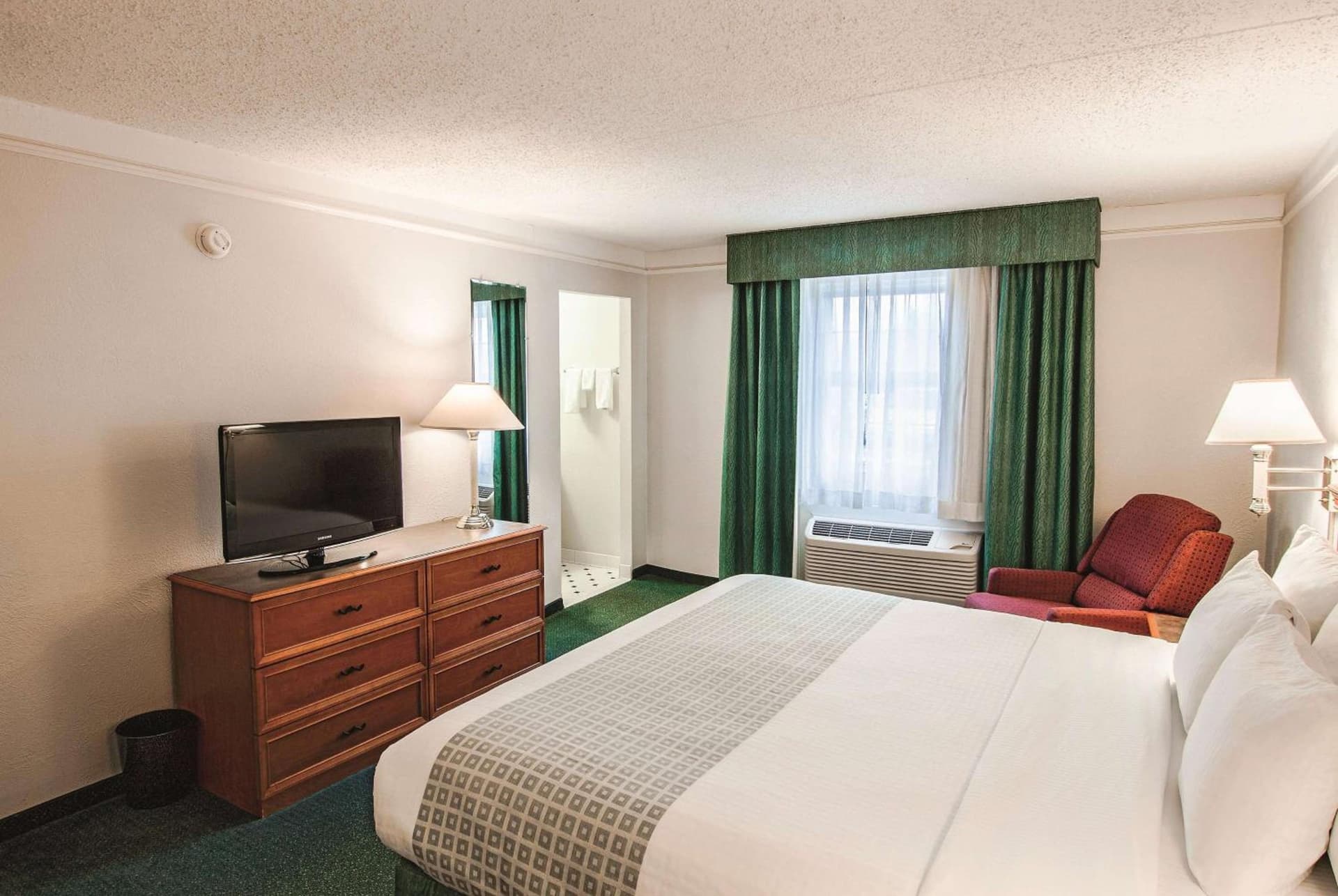 Baymont by Wyndham Indianapolis Airport Lynhurst gallery photo in Indianapolis, IN — image 42