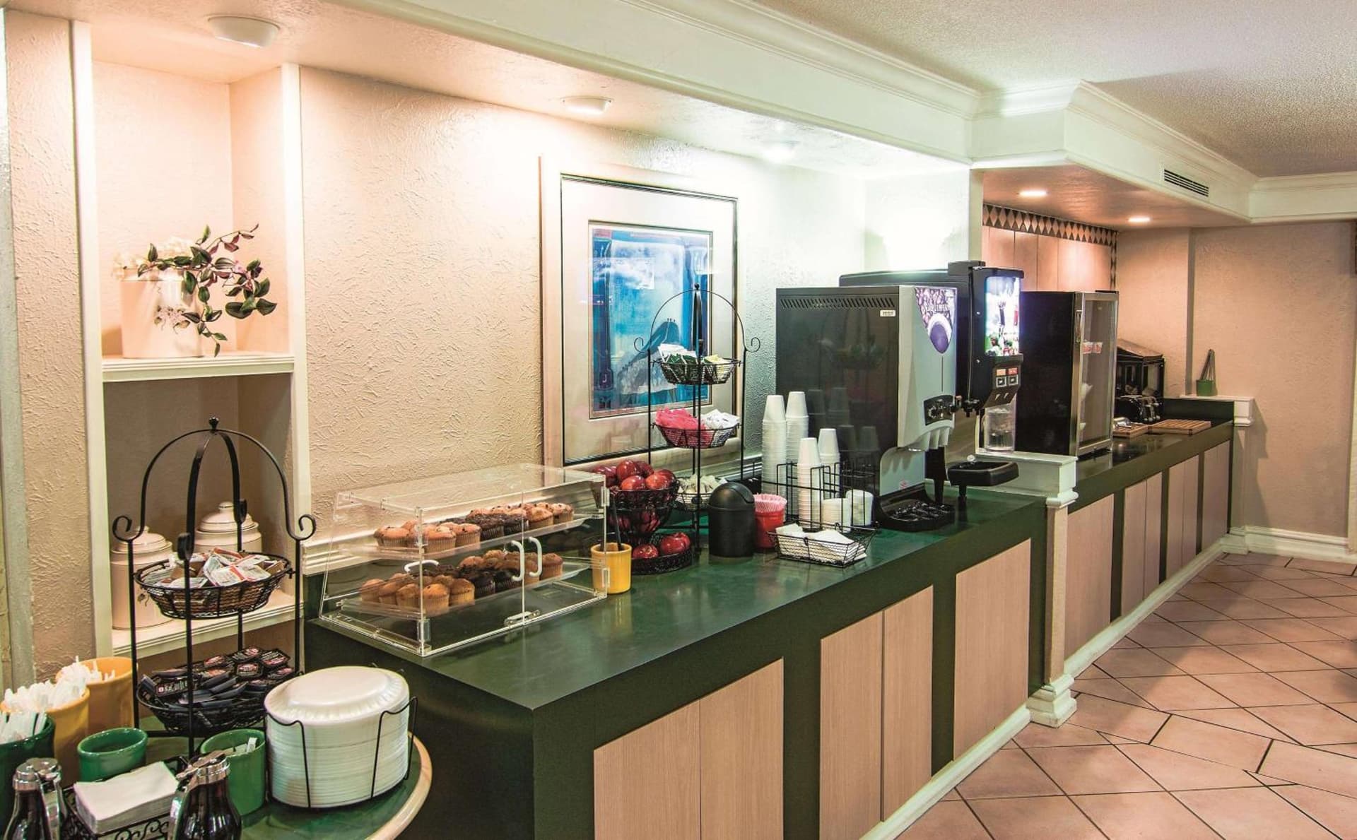 Baymont by Wyndham Indianapolis Airport Lynhurst gallery photo in Indianapolis, IN — image 39