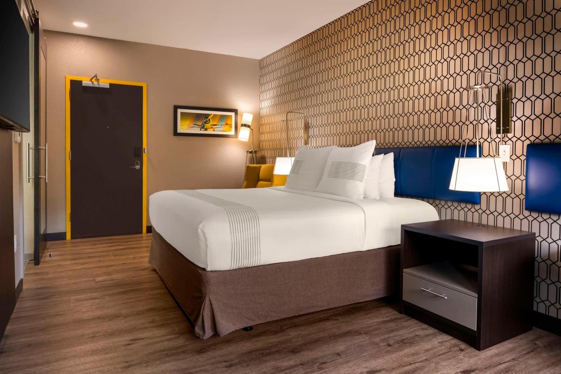 GLo Hotel Asheville-Blue Ridge Parkway interior in Asheville, NC — gallery photo 2