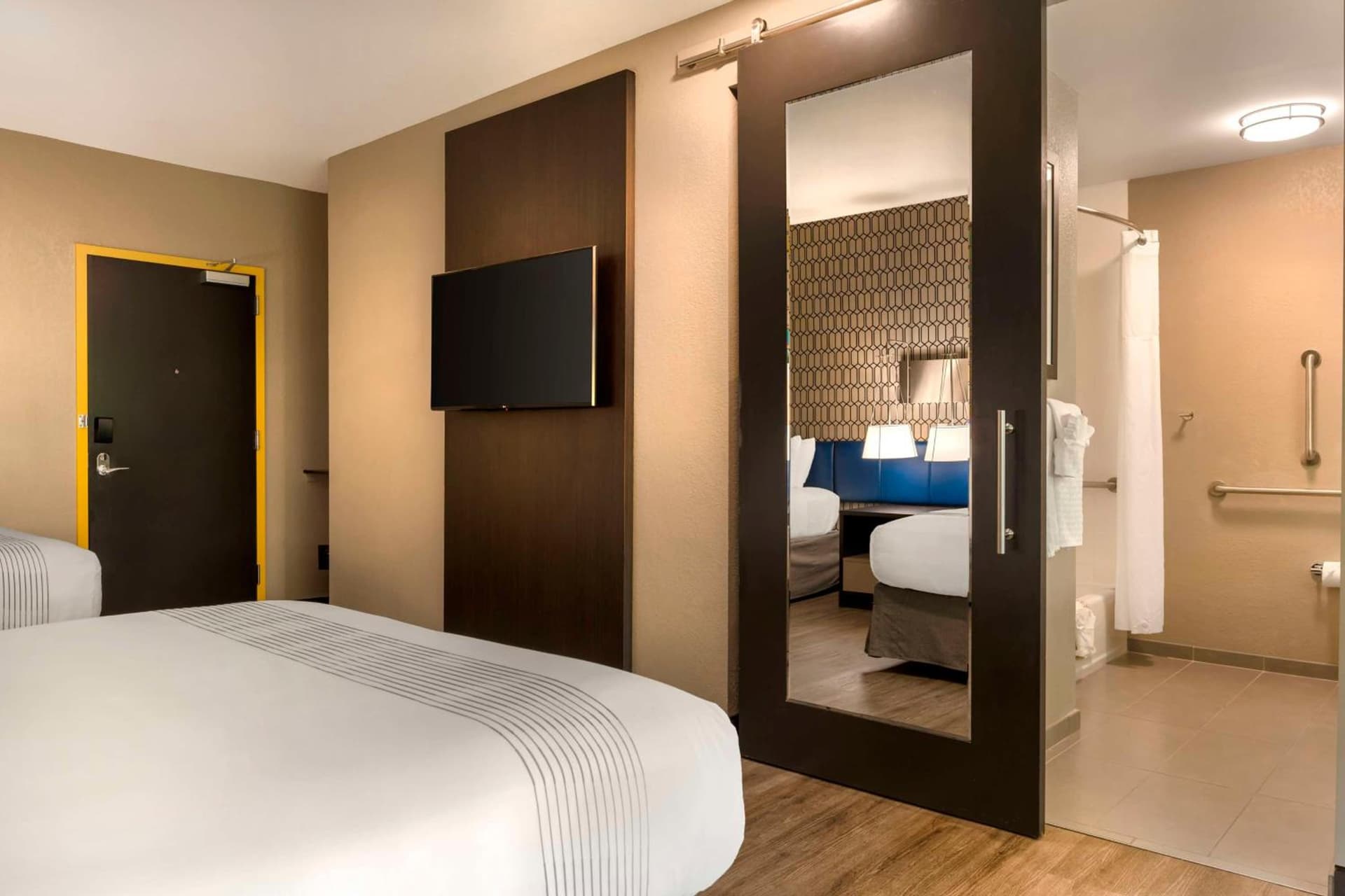 GLo Hotel Asheville-Blue Ridge Parkway gallery photo in Asheville, NC — image 16