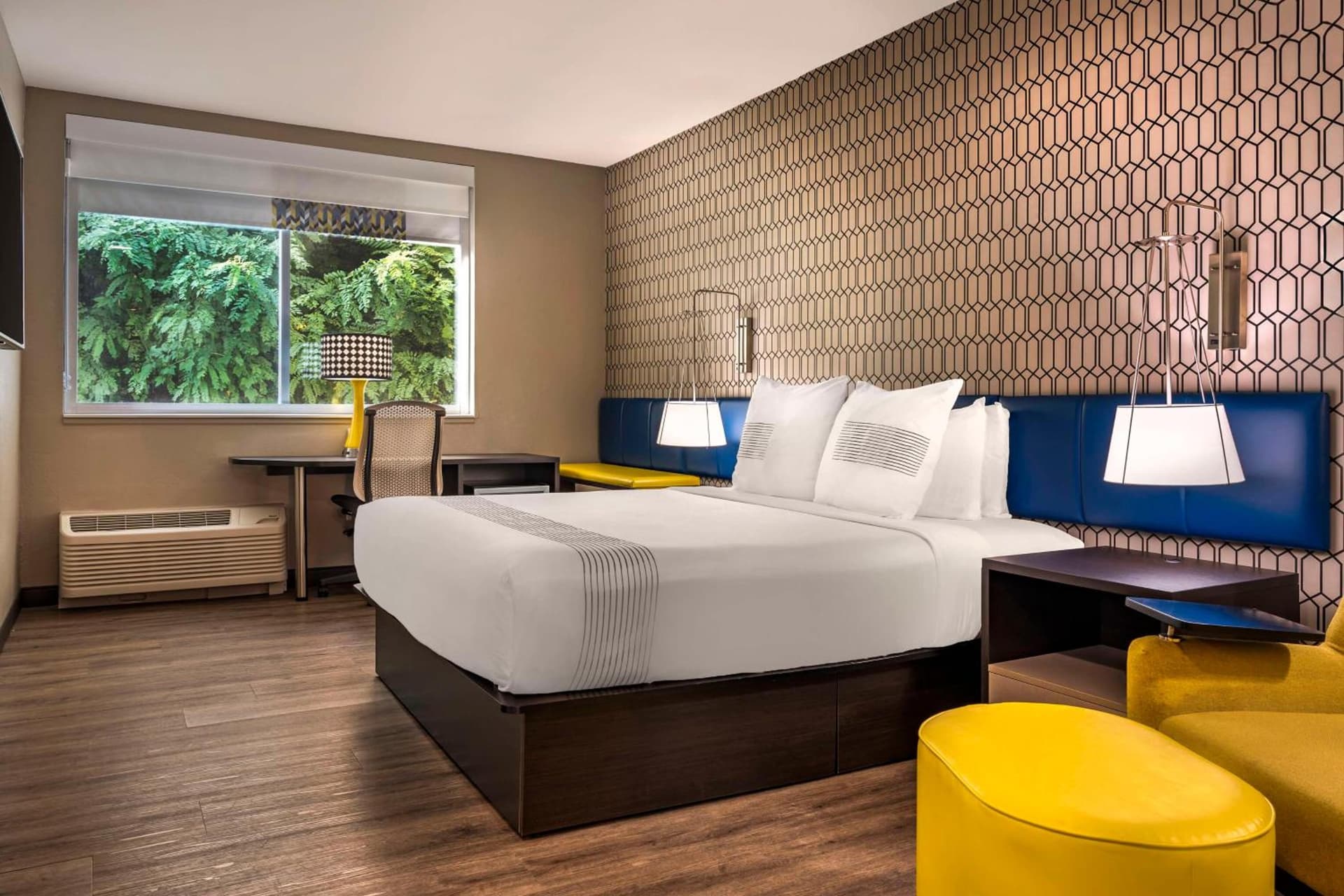 GLo Hotel Asheville-Blue Ridge Parkway gallery photo in Asheville, NC — image 12