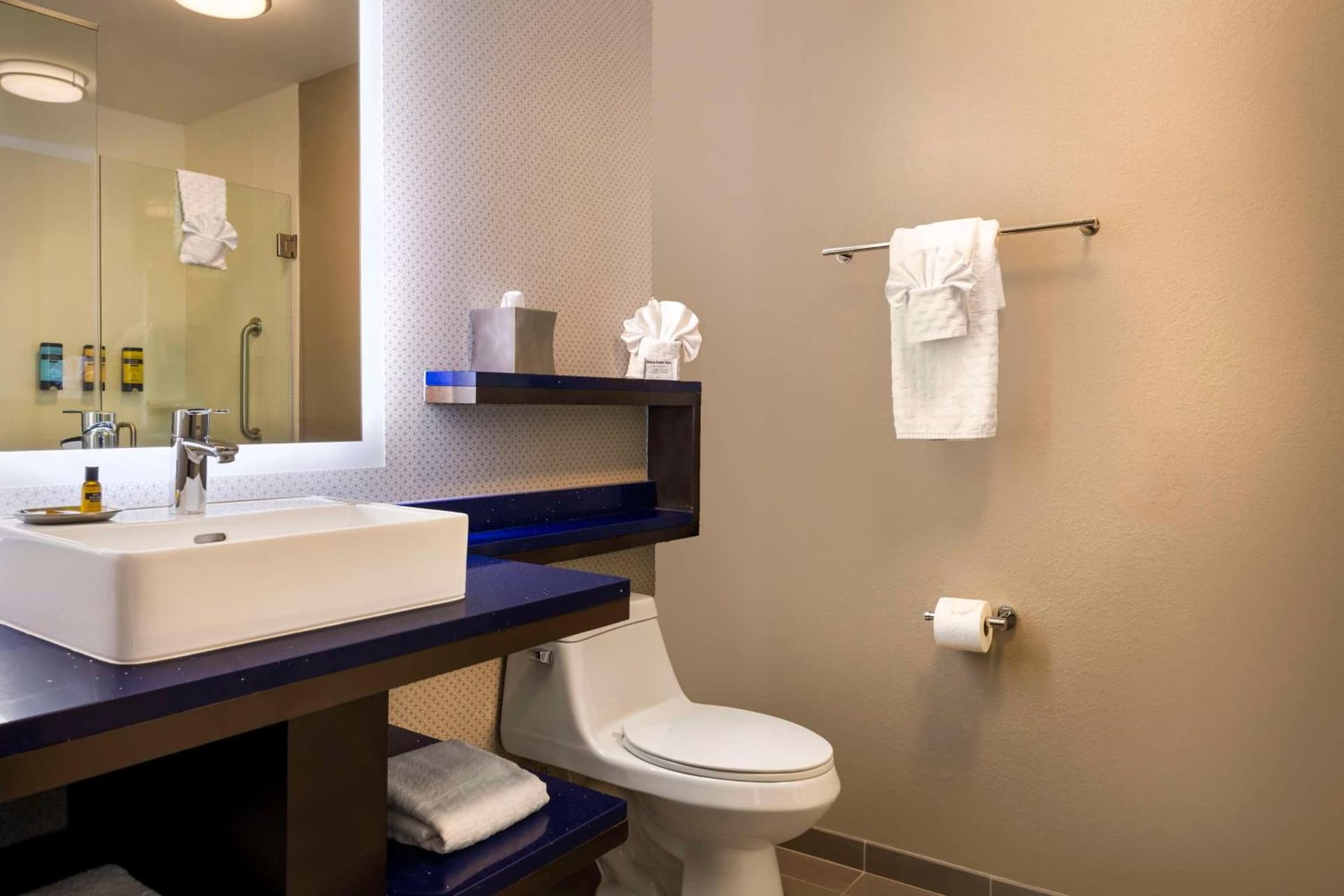 GLo Hotel Asheville-Blue Ridge Parkway gallery photo in Asheville, NC — image 8
