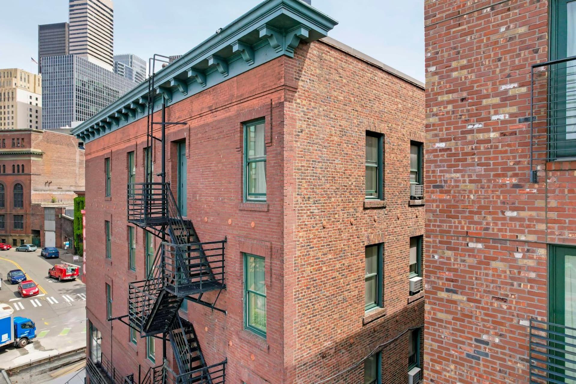 Best Western Plus Pioneer Square Hotel Downtown property views in Seattle, WA — gallery photo 3