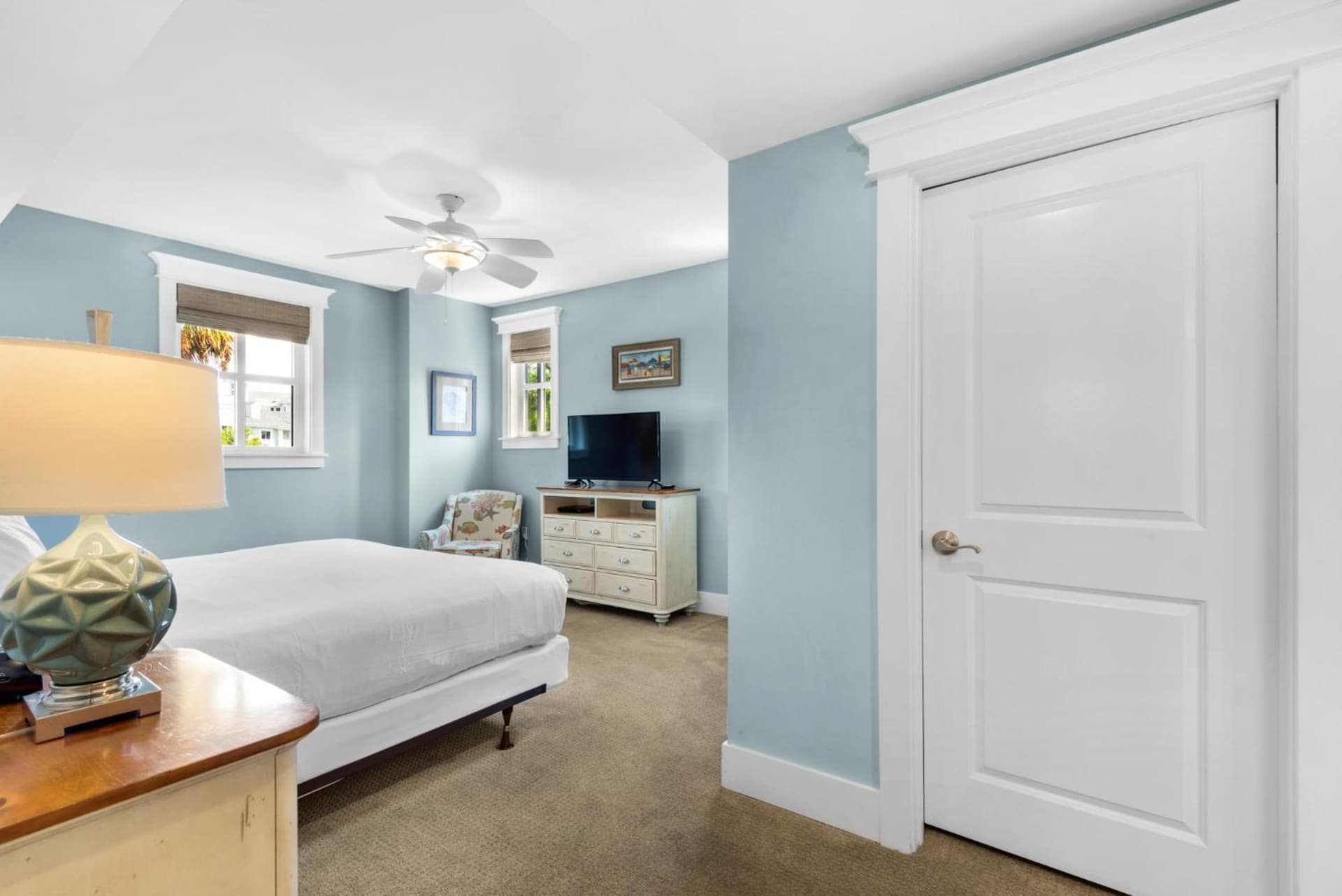 Cozy Bayside Retreat at Lasata , Stunning Panoramic Views ,Steps away from Baytowne Wharf, 3 Bedrooms 3 full baths !! interior in Destin, FL — gallery photo 2