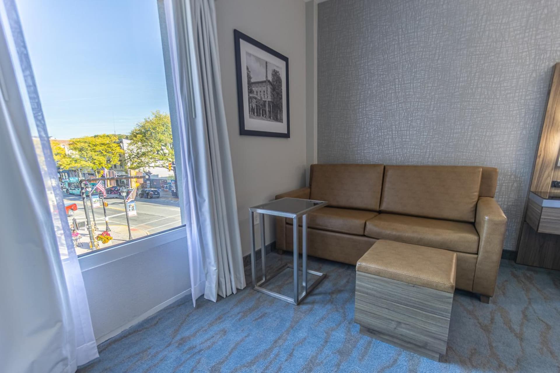 The Penn Stroud, Stroudsburg - Poconos, an Ascend Collection Hotel interior in Stroudsburg, PA — gallery photo 2