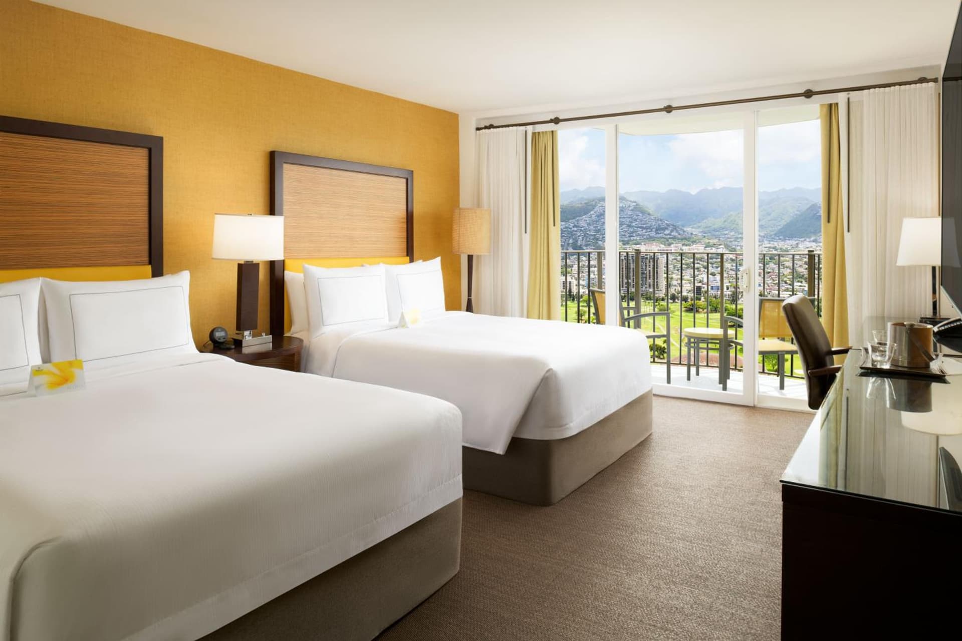 Hilton Waikiki Beach Resort & Spa property views in Honolulu, HI — gallery photo 3