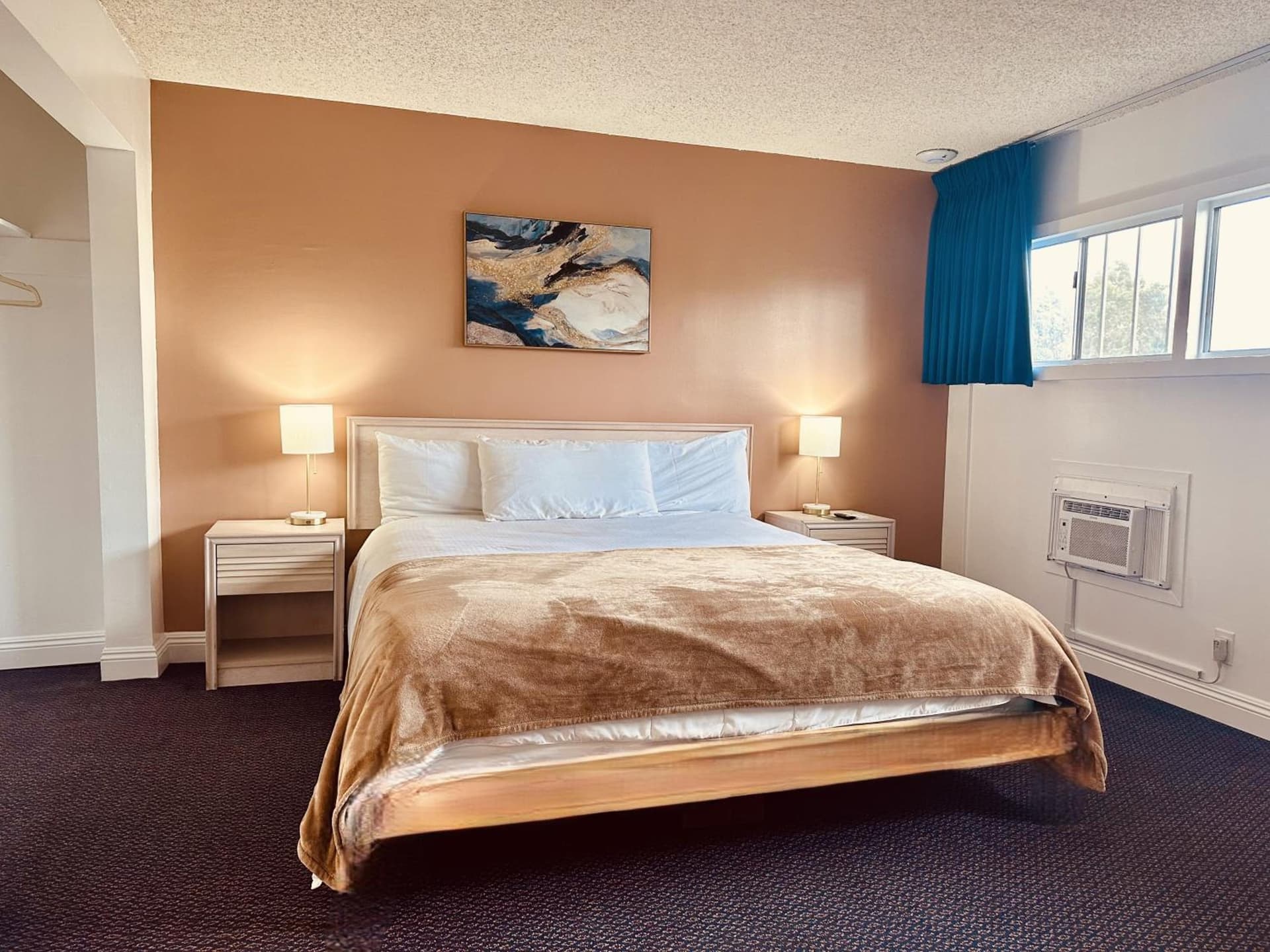Foghorn Harbor Inn interior in Los Angeles, CA — gallery photo 2