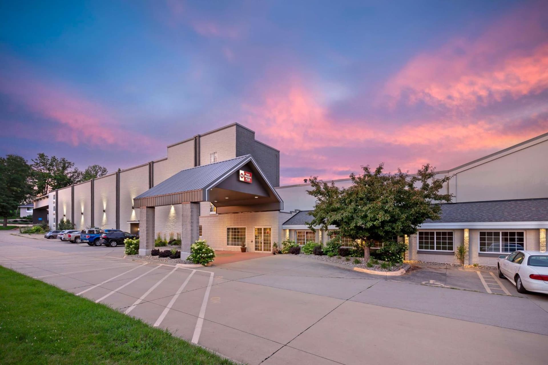 Best Western Plus Longbranch Hotel & Convention Center exterior or lobby in Cedar Rapids, IA — main listing photo