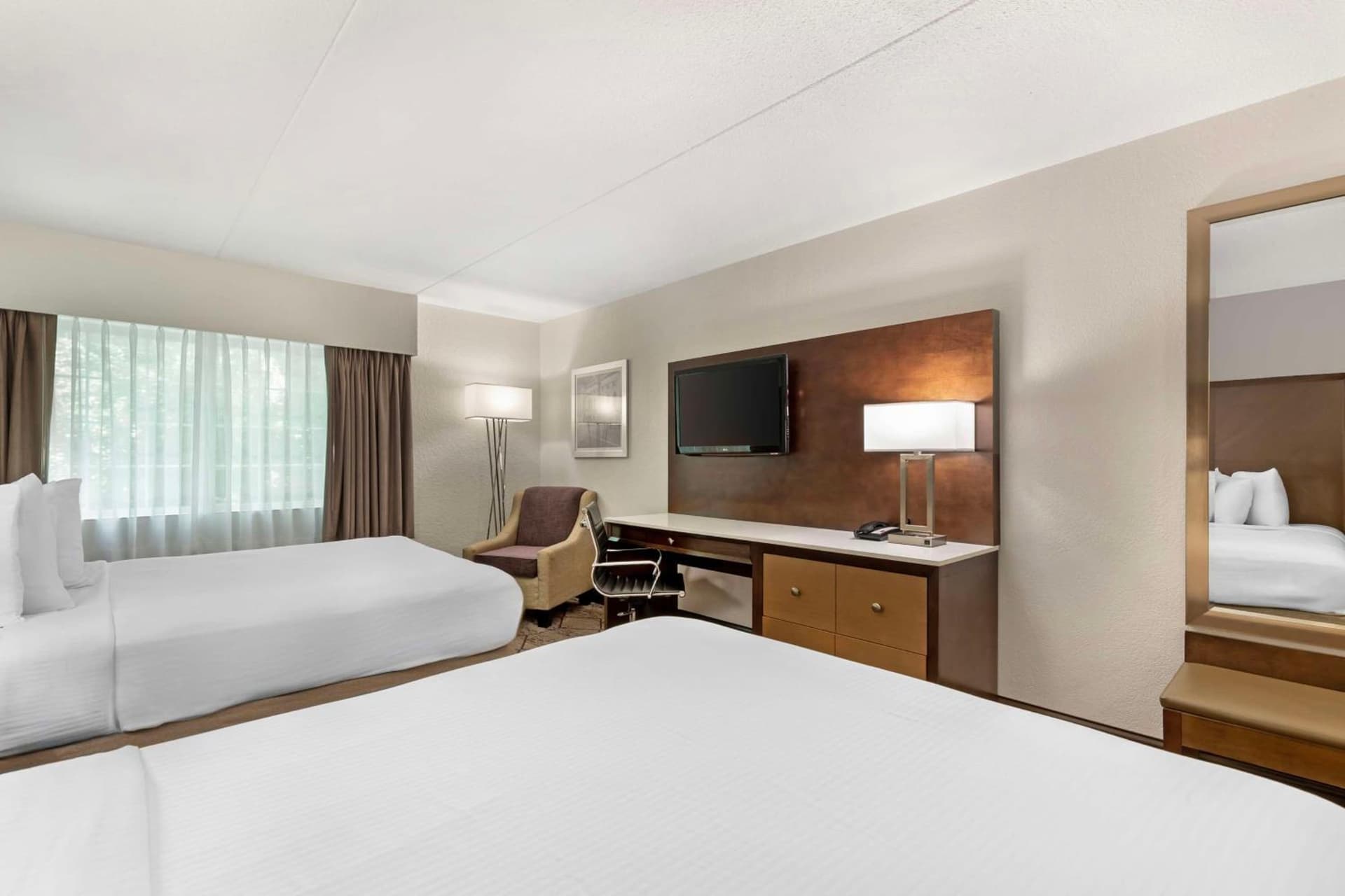 Best Western Plus Longbranch Hotel & Convention Center property views in Cedar Rapids, IA — gallery photo 3