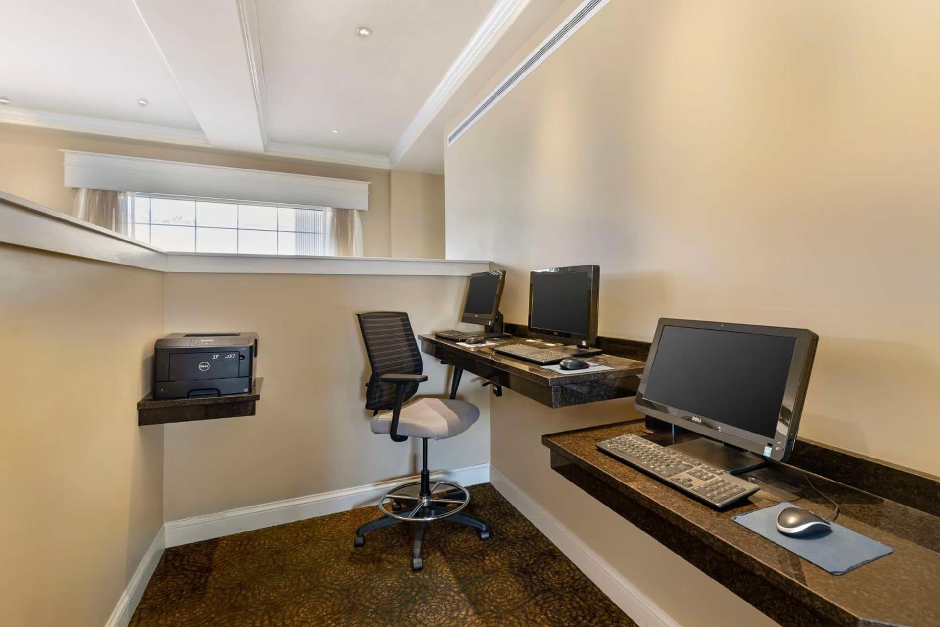 Best Western Plus Longbranch Hotel & Convention Center gallery photo in Cedar Rapids, IA — image 27