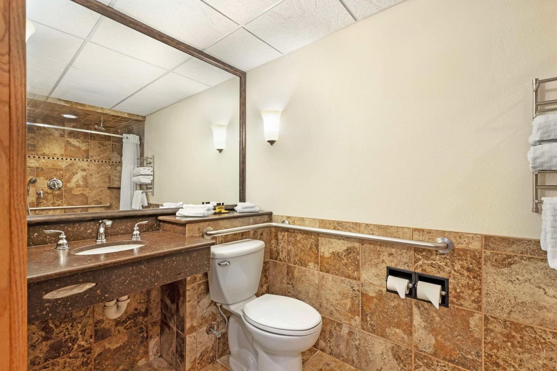 Best Western Plus Longbranch Hotel & Convention Center gallery photo in Cedar Rapids, IA — image 37