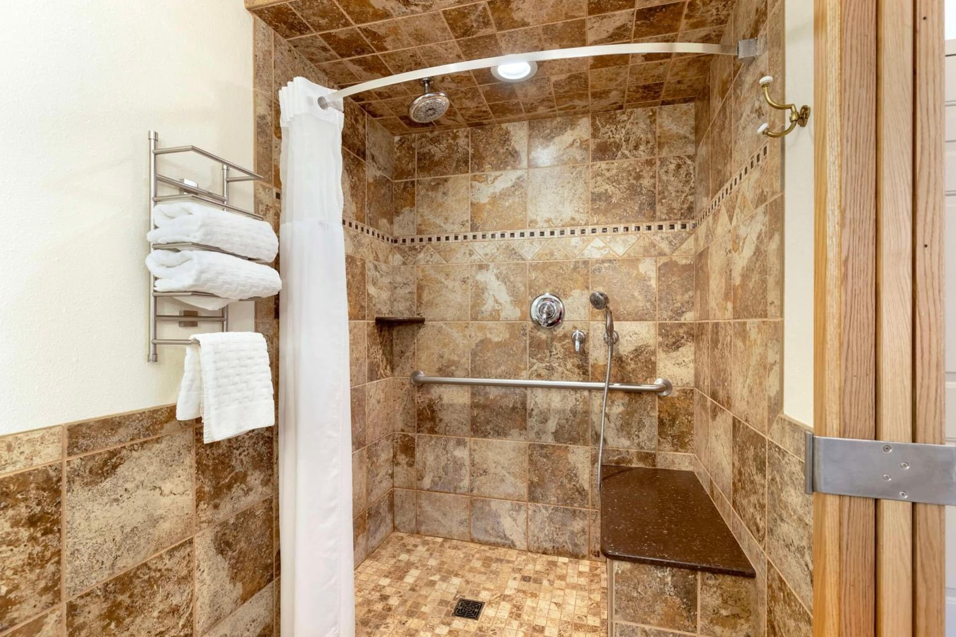 Best Western Plus Longbranch Hotel & Convention Center gallery photo in Cedar Rapids, IA — image 40