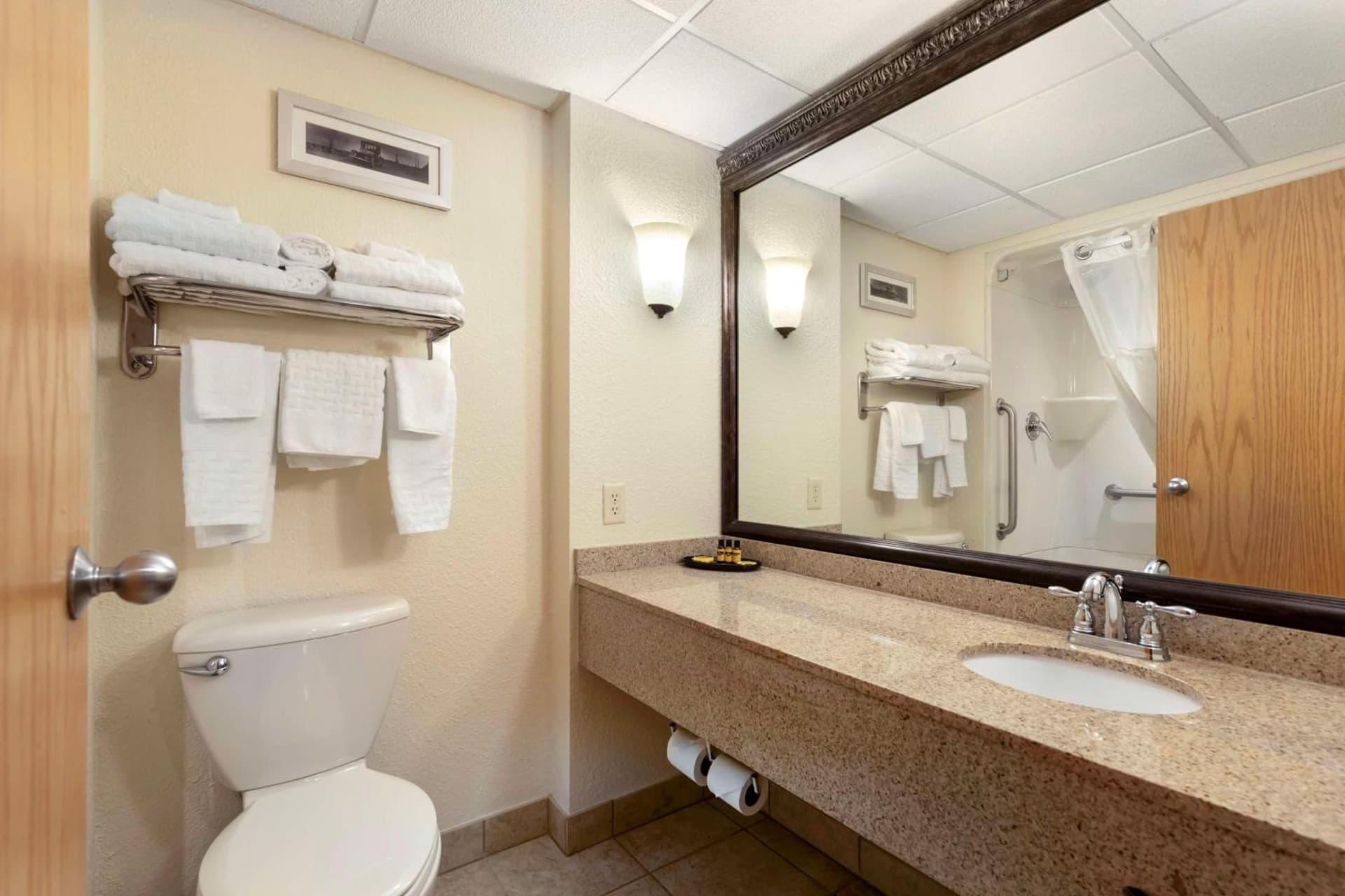 Best Western Plus Longbranch Hotel & Convention Center gallery photo in Cedar Rapids, IA — image 4