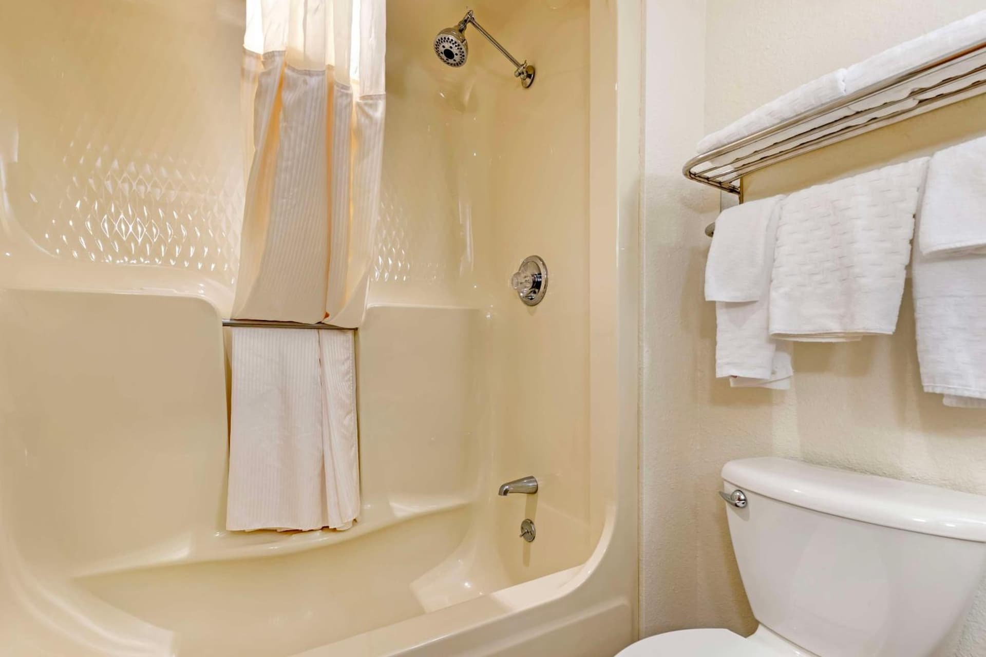 Best Western Plus Longbranch Hotel & Convention Center gallery photo in Cedar Rapids, IA — image 29