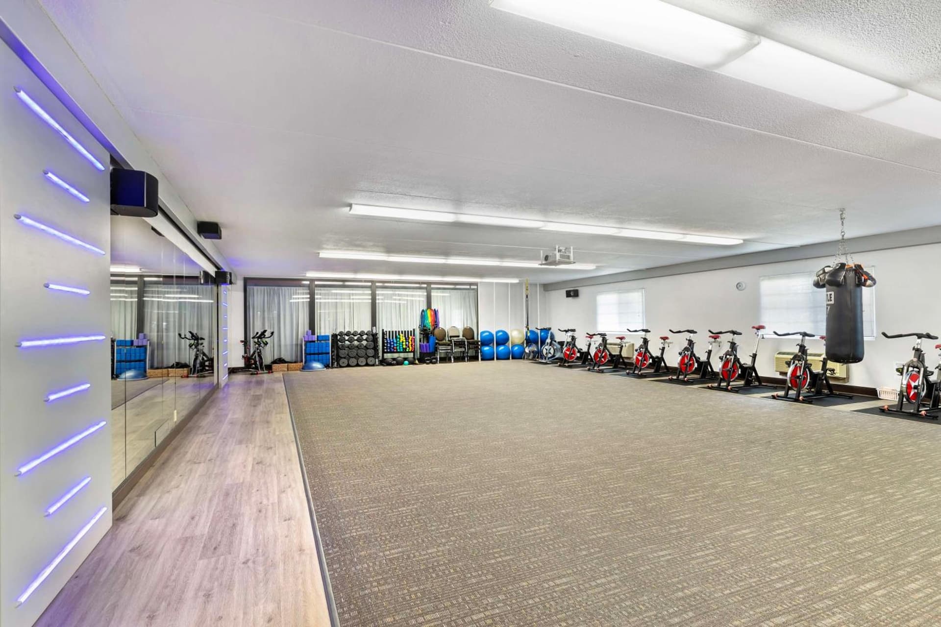 Best Western Plus Longbranch Hotel & Convention Center gallery photo in Cedar Rapids, IA — image 9