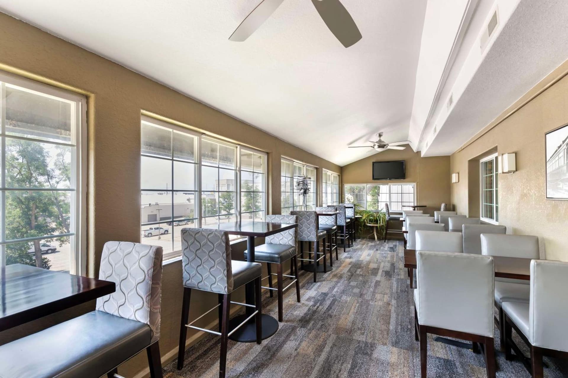 Best Western Plus Longbranch Hotel & Convention Center gallery photo in Cedar Rapids, IA — image 39