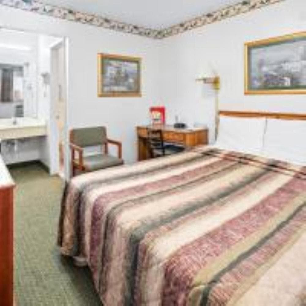 Friendship Inn Hotel interior in Killeen, TX — gallery photo 2