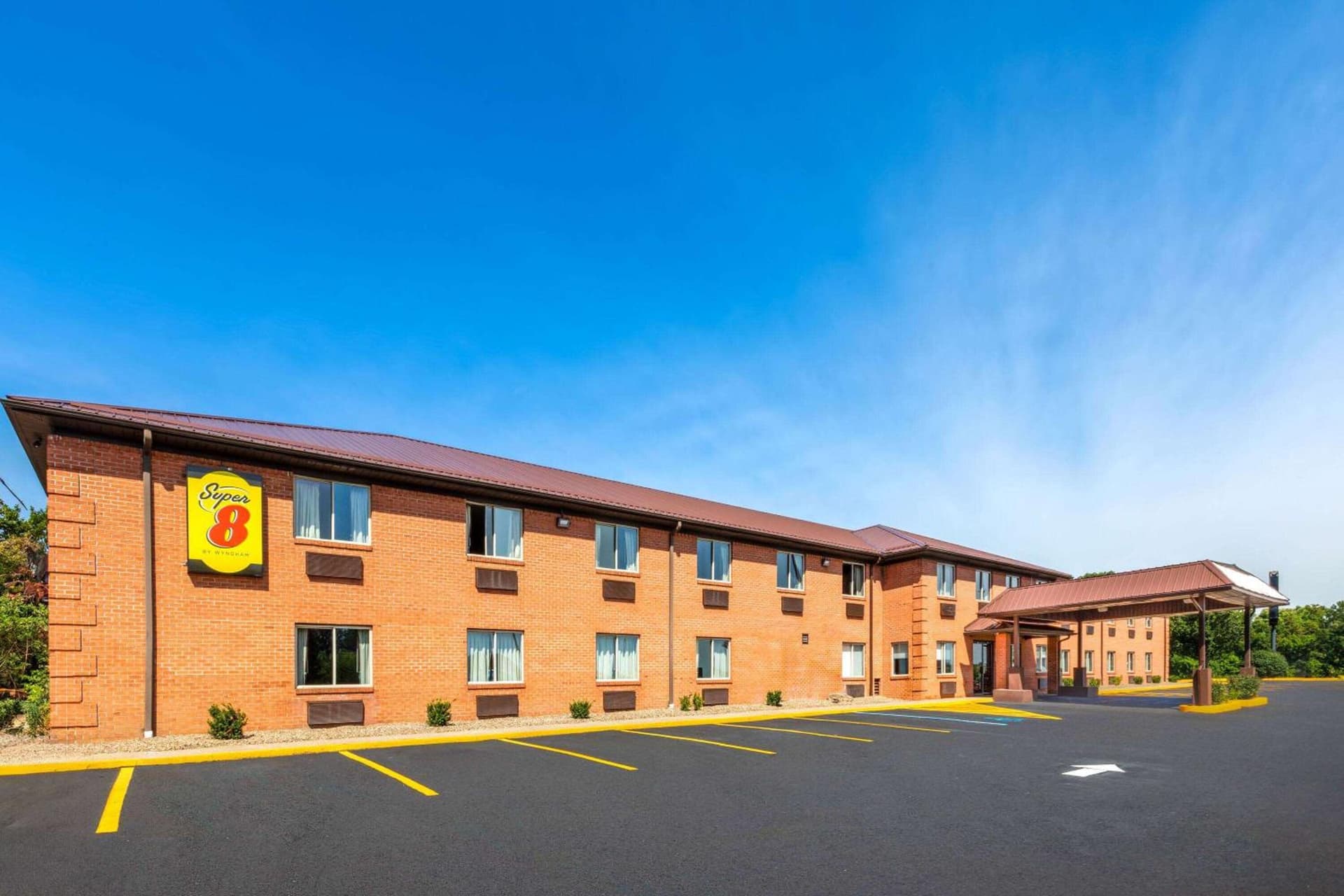 Super 8 by Wyndham Fairmont property views in Fairmont, WV — gallery photo 3