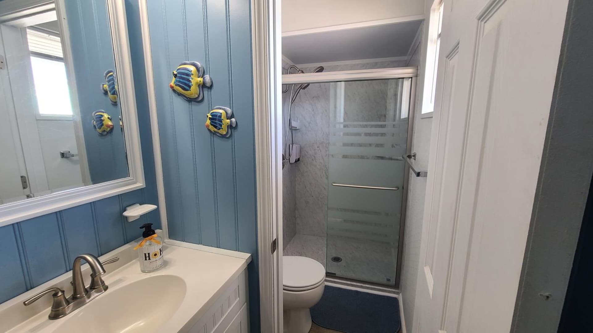 ON ISLAND Ocean View Beachy Studio in Campy 1970s Converted Motel gallery photo in Sunset Beach, NC — image 10
