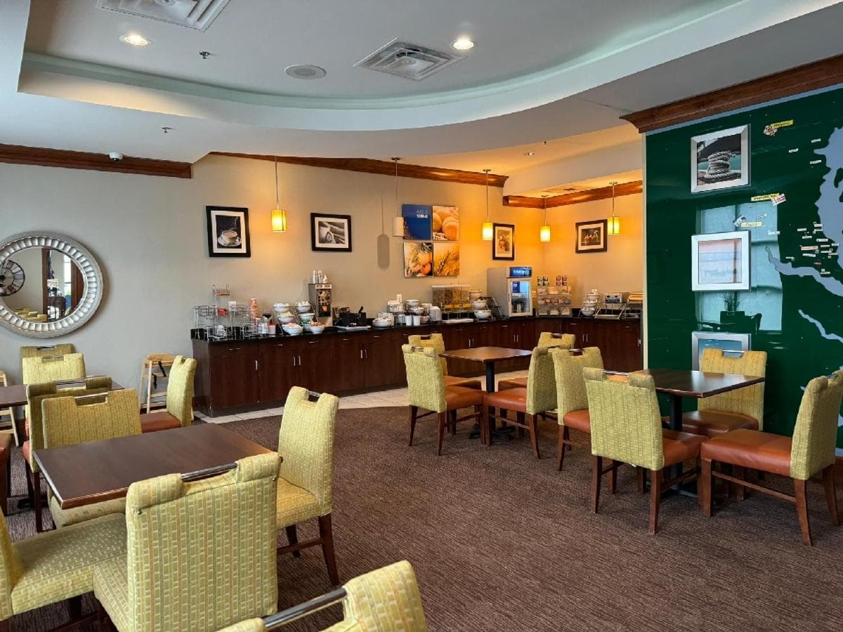 Comfort Inn & Suites Lexington Park near Pax River gallery photo in Lexington Park, MD — image 20