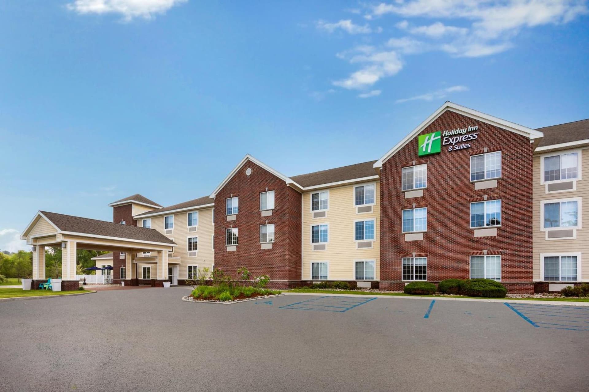 Holiday Inn Express Hotel & Suites Acme-Traverse City by IHG featured exterior or lobby in Traverse City, MI — similar hotel